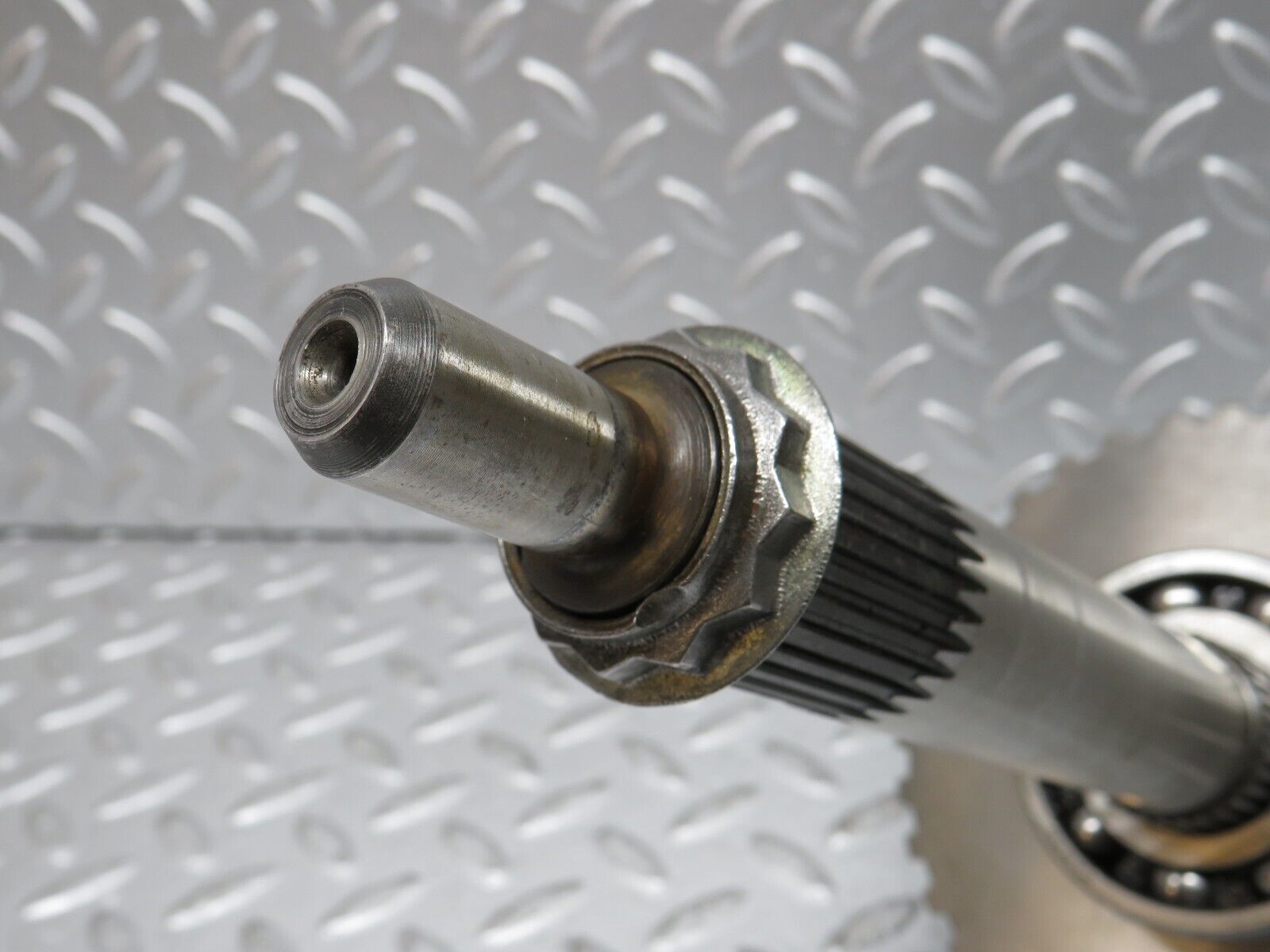 30227 Mercedes-Benz W123 230E Automatic Gearbox Input Shaft 722.122