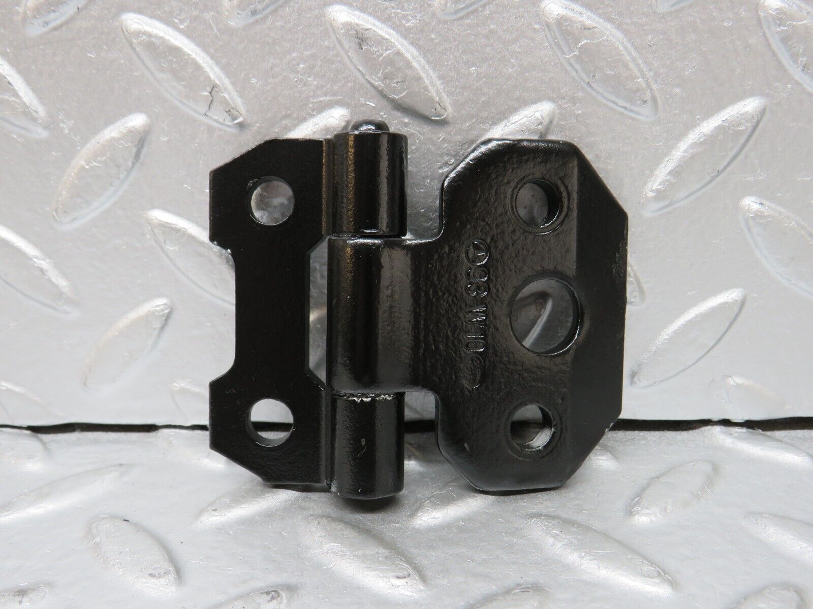 31785 Mercedes-Benz W201 190LE 1.8L Left Door Hinge Pair