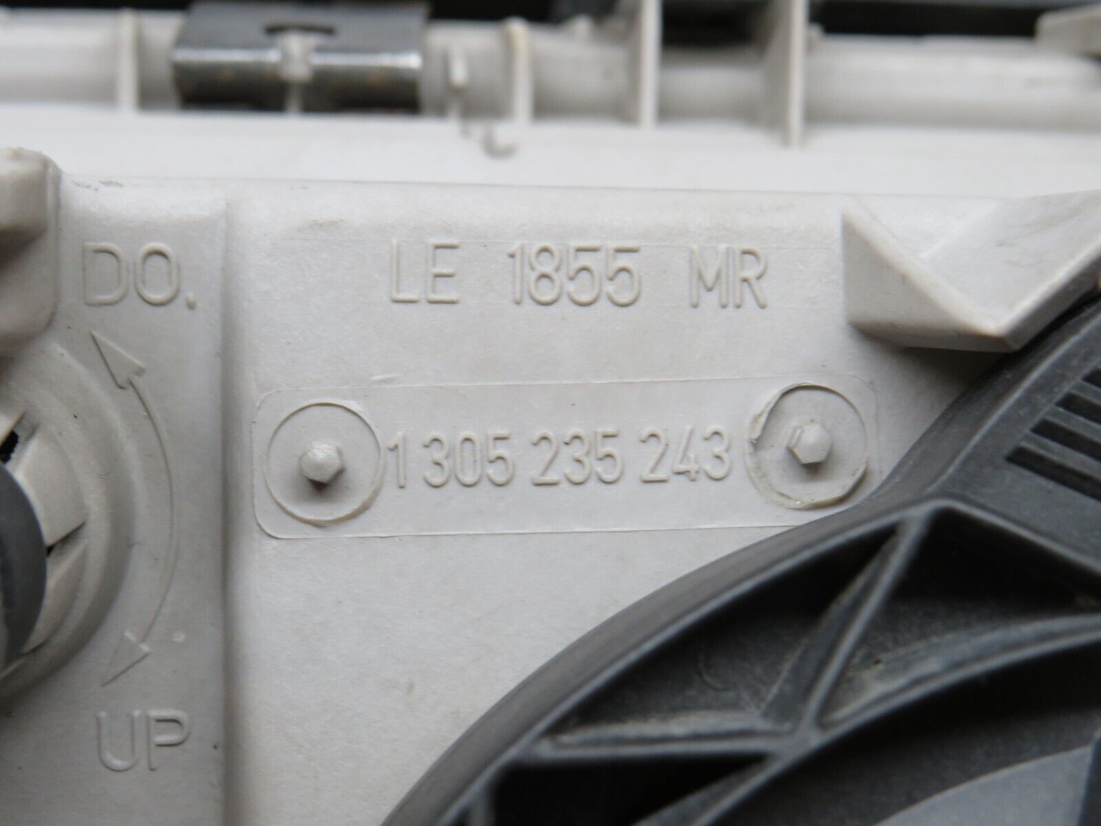 35334 Mercedes-Benz W140 Headlight Bosch Right Side 1305235243 1305621636