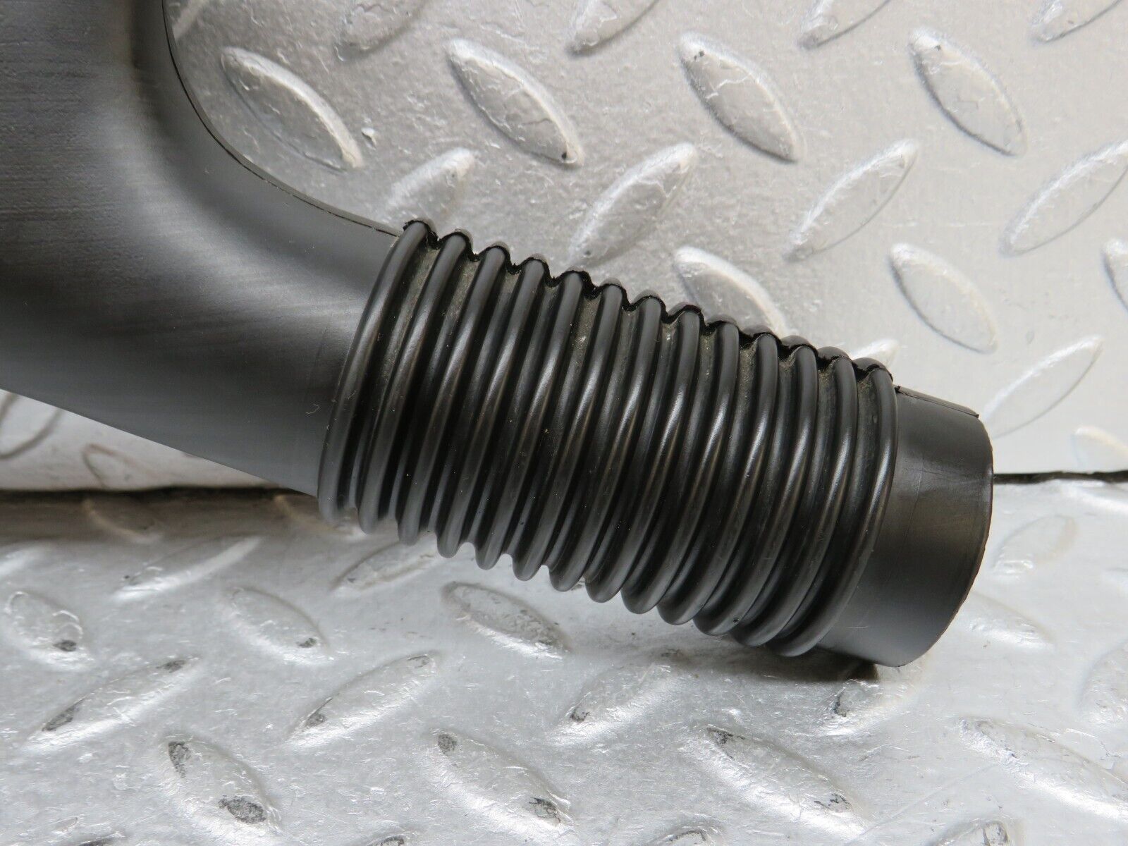 37423 Mercedes-Benz W109 300SEL Heater Centre Air Duct Vent