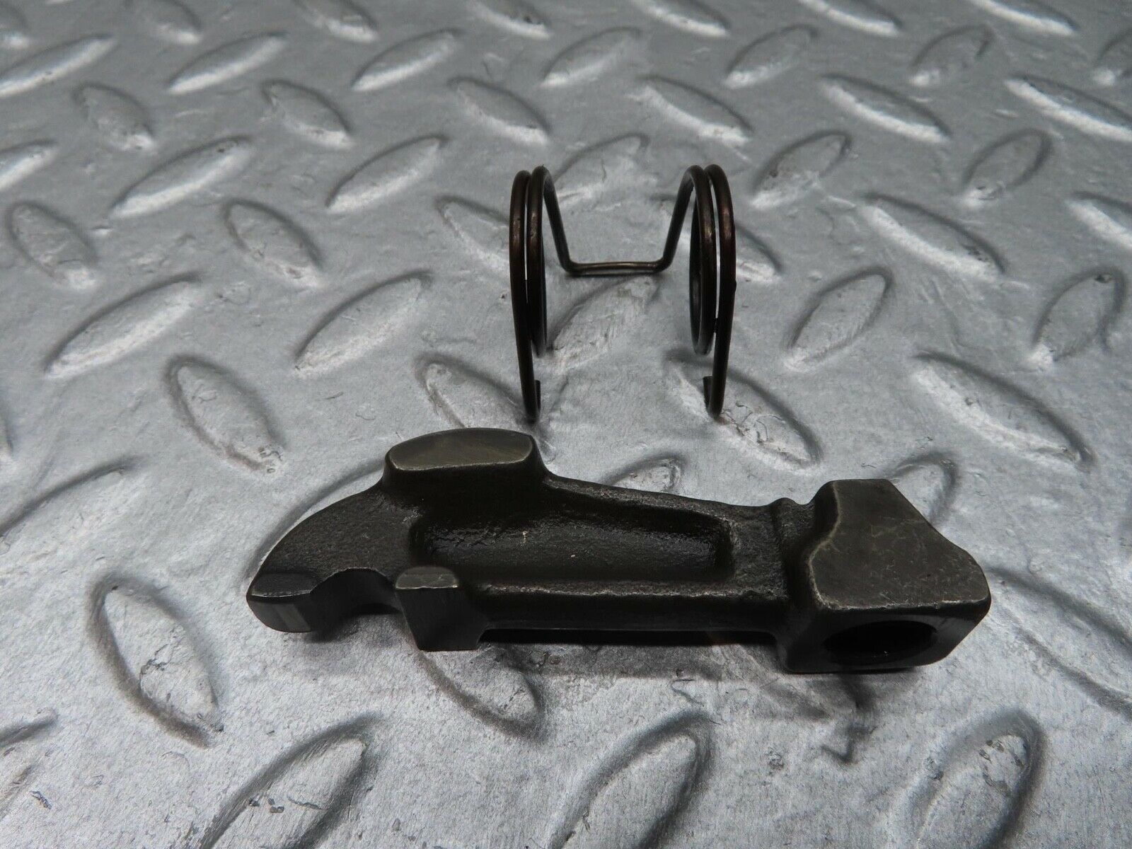 12870 Mercedes-Benz W111 220SE Valve Rocker Arm With Retaining Spring