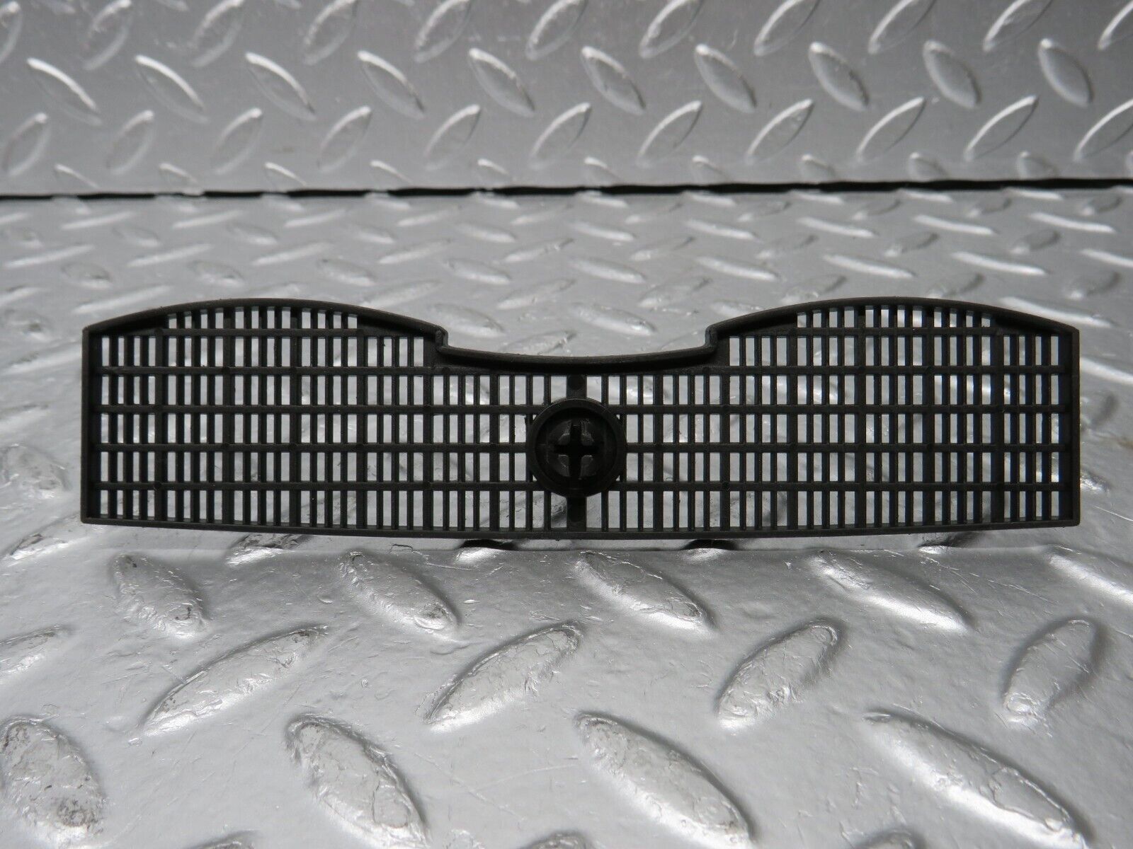 31523 Mercedes-Benz S124 220TE Wagon Windscreen Water Drain Grill 1246280067