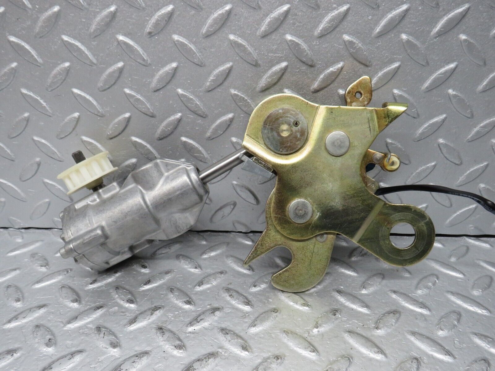 36846 Mercedes-Benz R129 300SL-24 Front Left Seat Recline Mechanism 1299101161