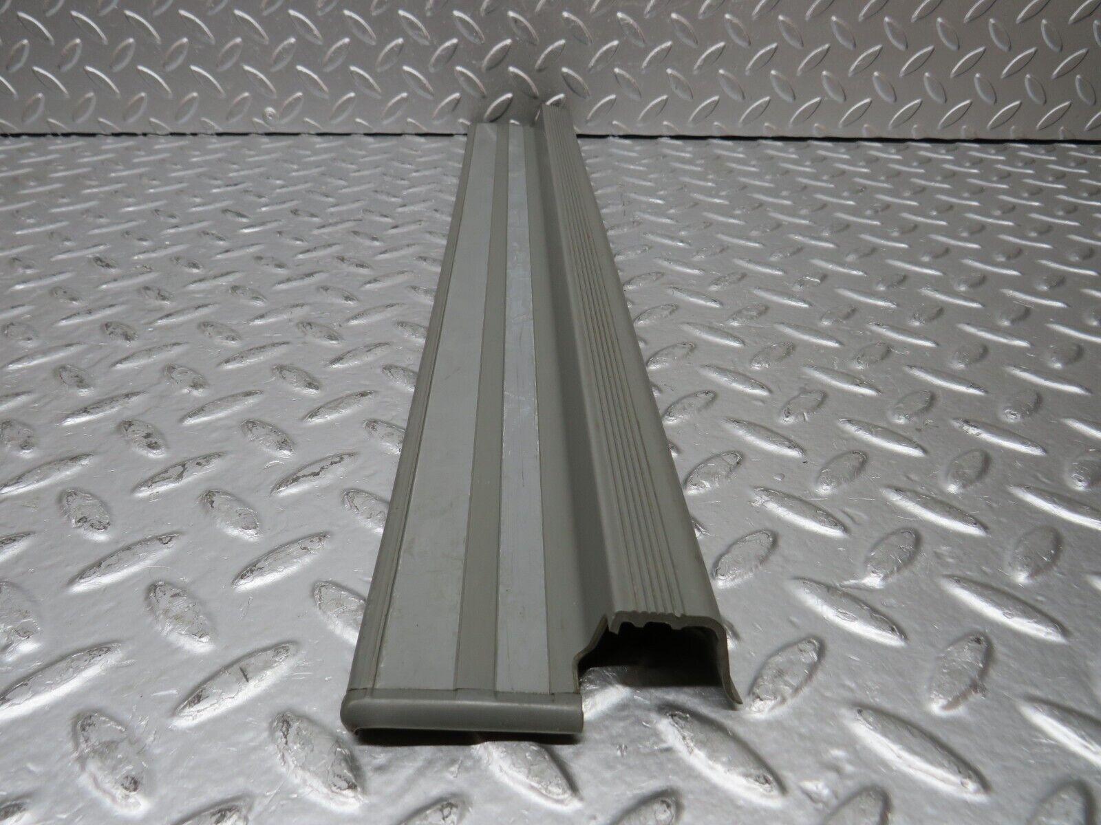 31209 Mercedes-Benz S124 220TE Wagon Rear Left Door Sill Trim