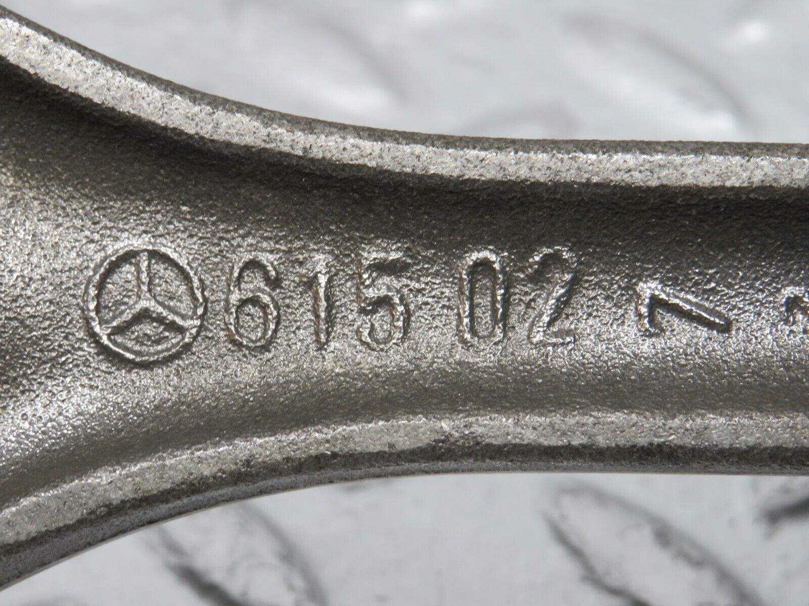 32935 Mercedes-Benz W123 300D Piston With Connecting Rod 90.885 mm 61502