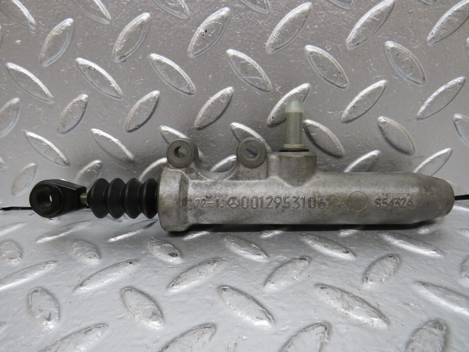 30616 Mercedes-Benz W201 190E 2.0L Clutch Master Cylinder Fag 0012953106