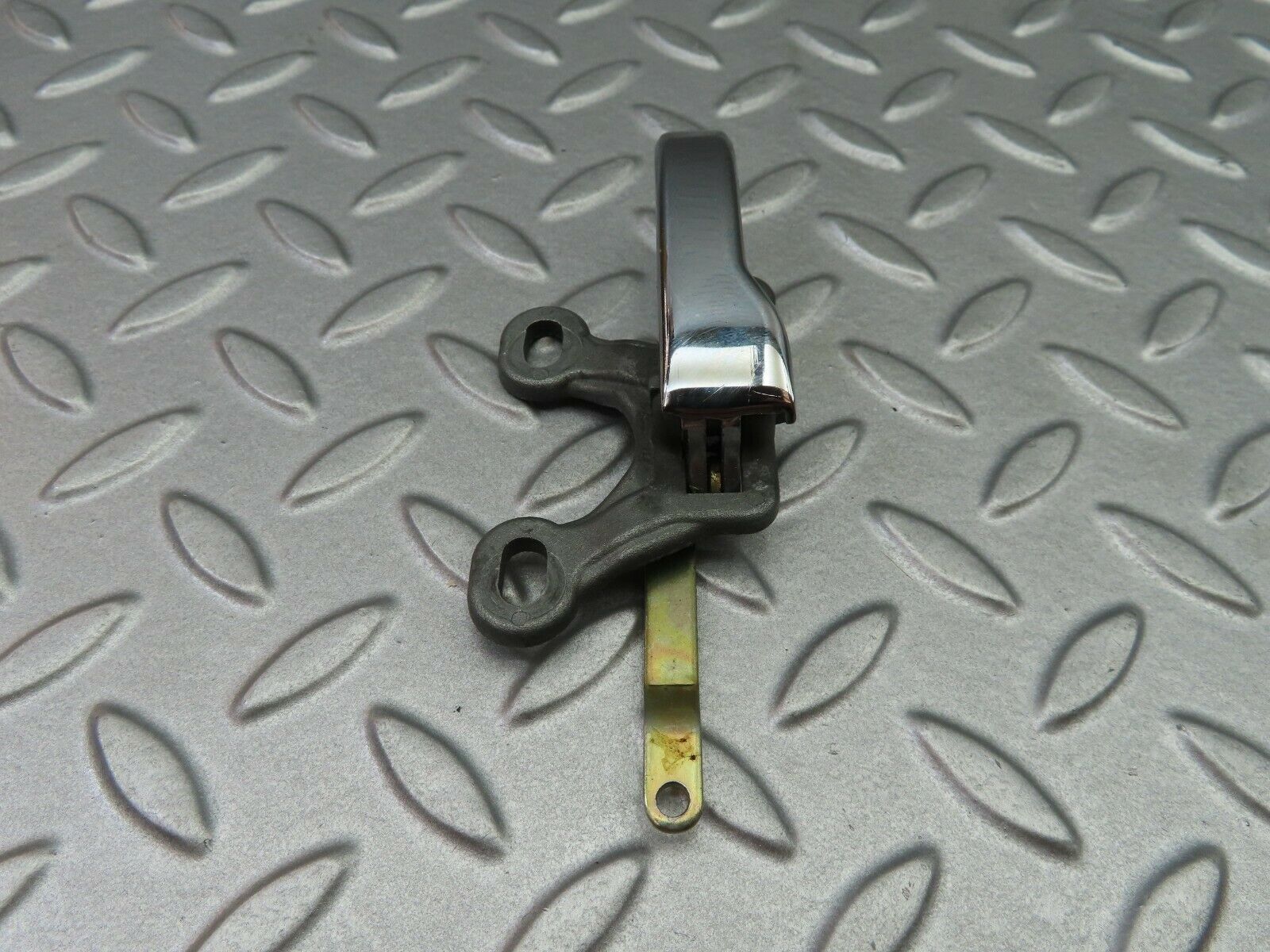 5825 Mercedes-Benz W123 200 Right Interior Door Handle