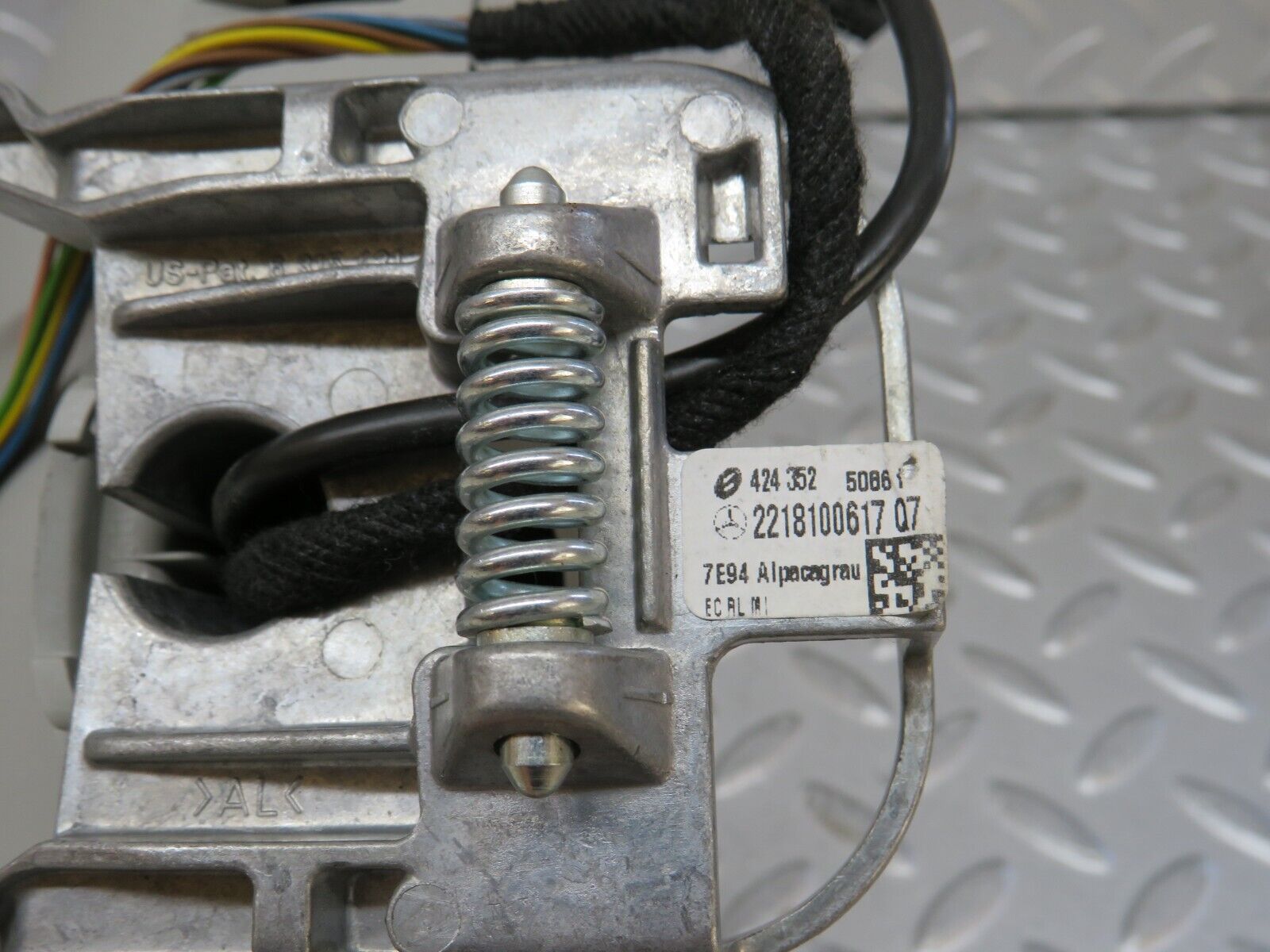 35190 Mercedes-Benz W221 Rear View Mirror 2218100617