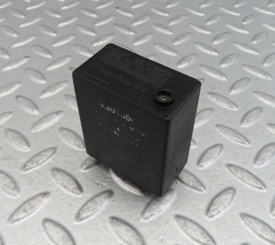 9385 Mercedes-Benz C124 300CE Coupe Fuel Pump Relay 3301300