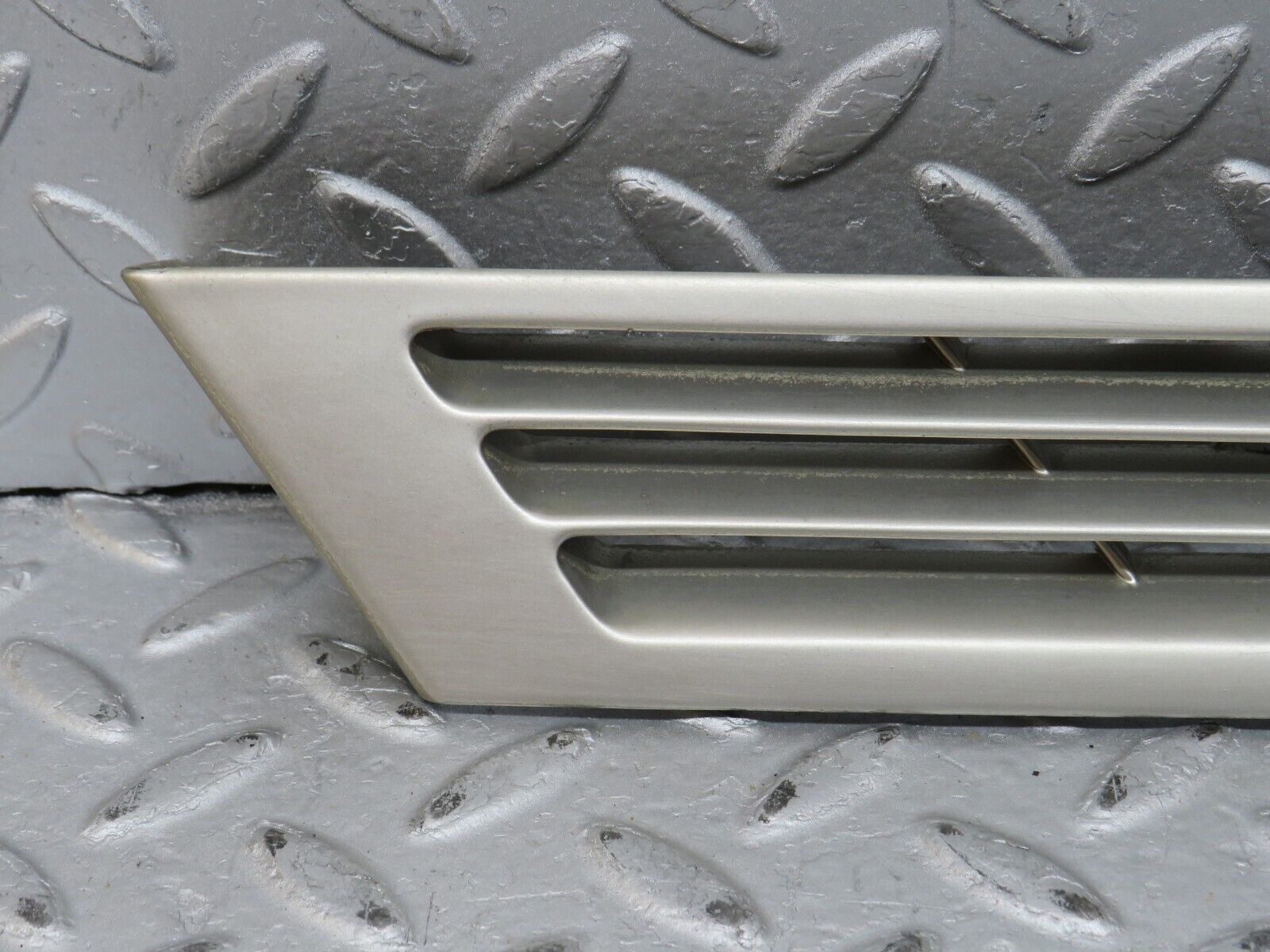 36500 Mercedes-Benz W201 190E 2.0L C Pillar Exterior Cover Left Side 2016980189