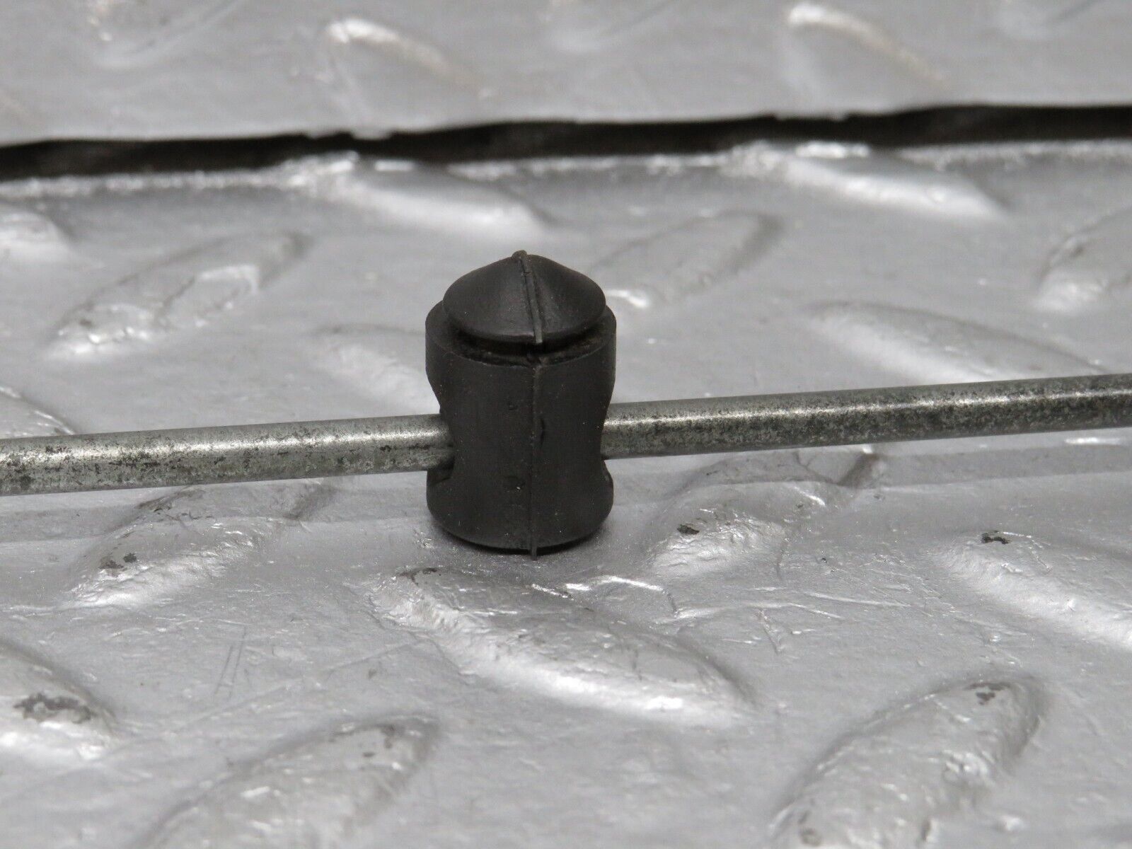 40456 Mercedes-Benz W110 230 Front Door Lock Control Bar