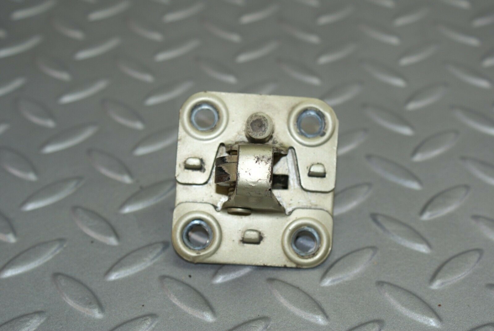 2976 Mercedes-Benz C123 280CE Coupe Bonnet Lock Catch