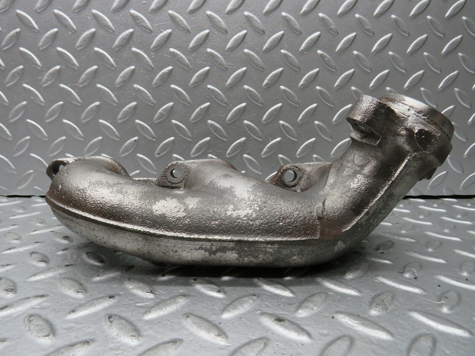 21891 Mercedes-Benz W126 300SE Exhaust Manifold Cylinder 4-6 1031422202