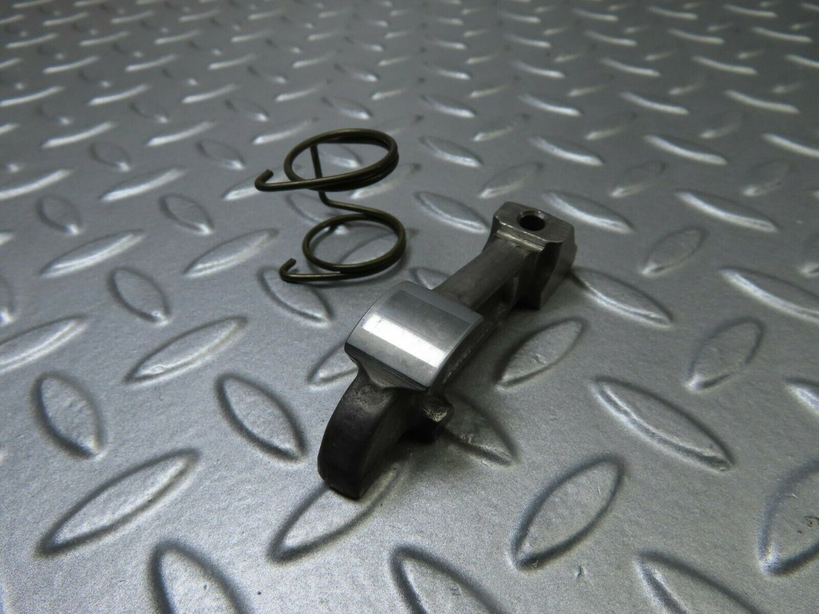 9133 Mercedes-Benz W108 Valve Rocker Arm With Retaining Spring