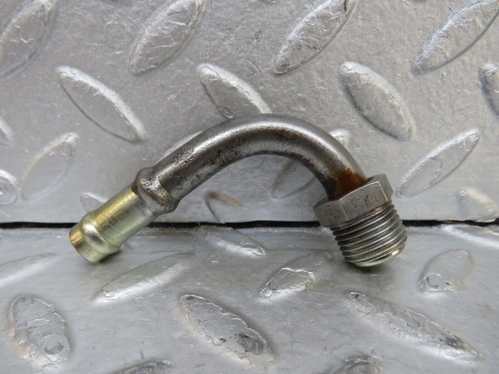 37147 Mercedes-Benz C126 420SEC Coupe Oil Line Pipe