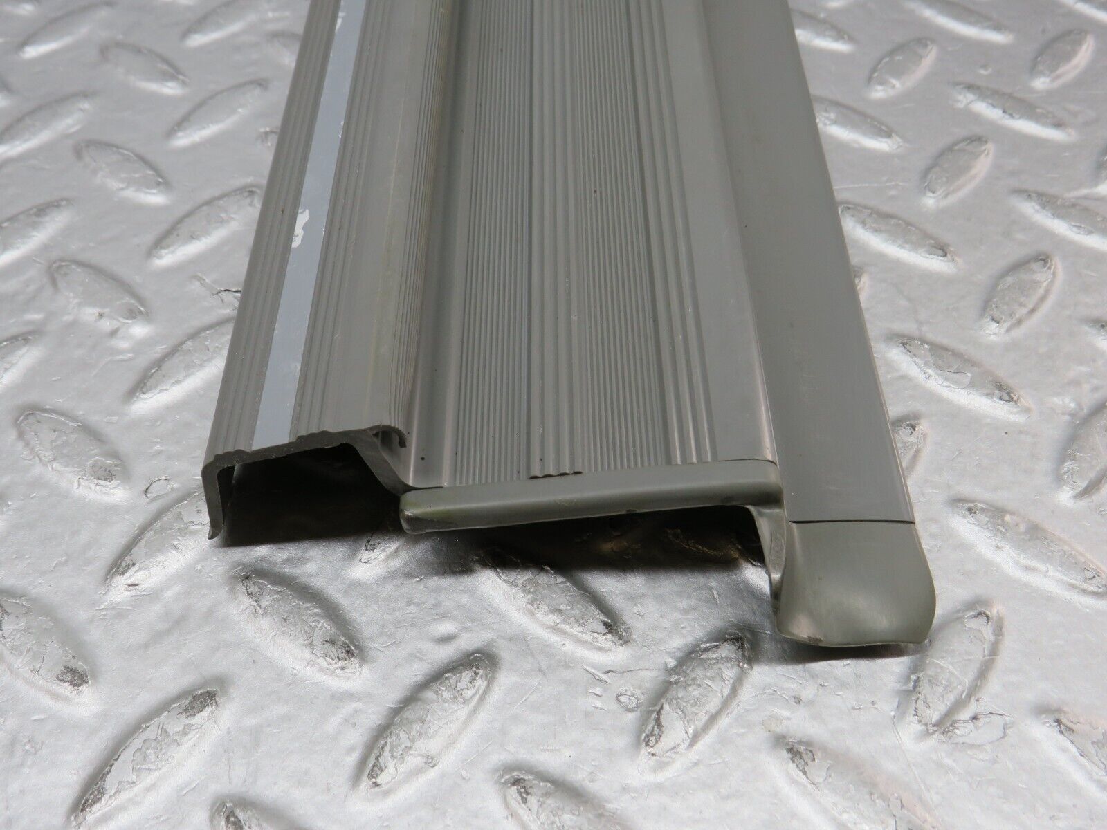 35991 Mercedes-Benz W126 420SE Rear Right Door Sill Trim Grey