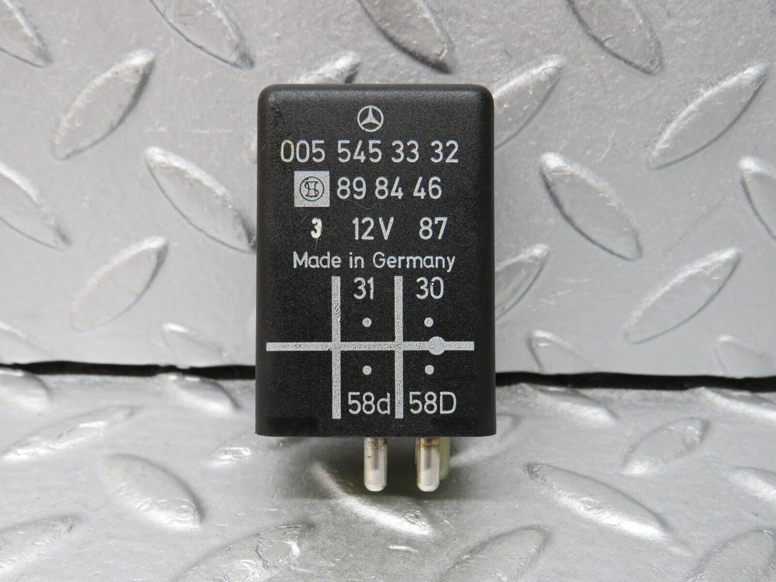 36992 Mercedes-Benz C126 420SEC Coupe Light Control Relay 0055453332