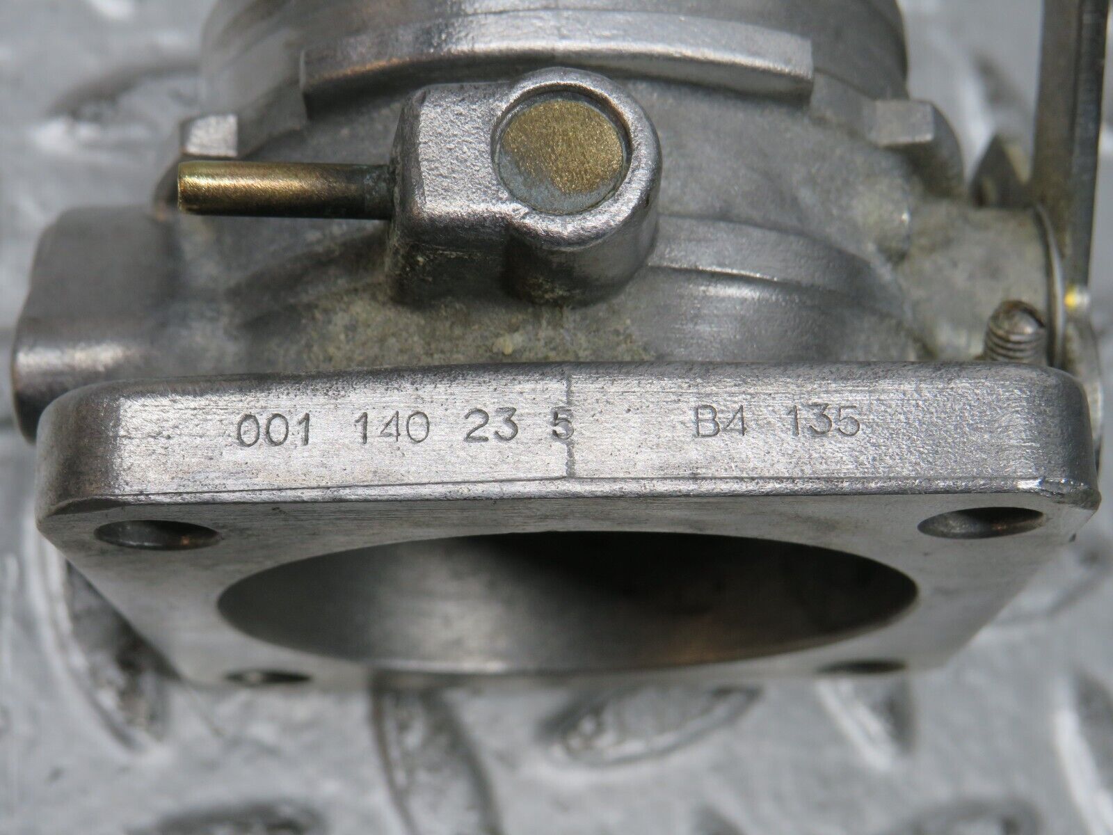 28700 Mercedes-Benz W123 230E Throttle Body Valve 0011402353