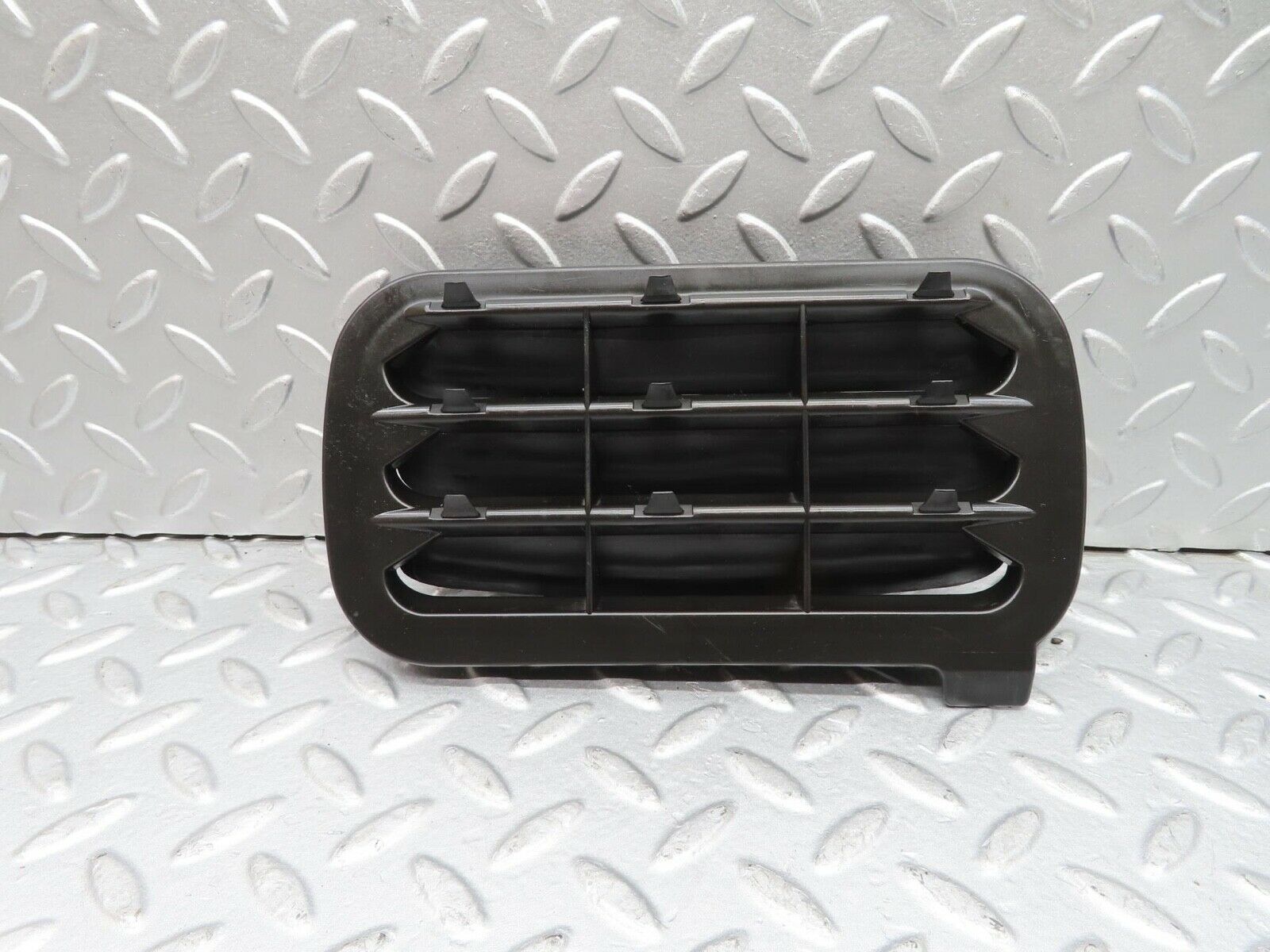 16202 Mercedes-Benz W124 260E Rear Air Intake Vent 1248370230