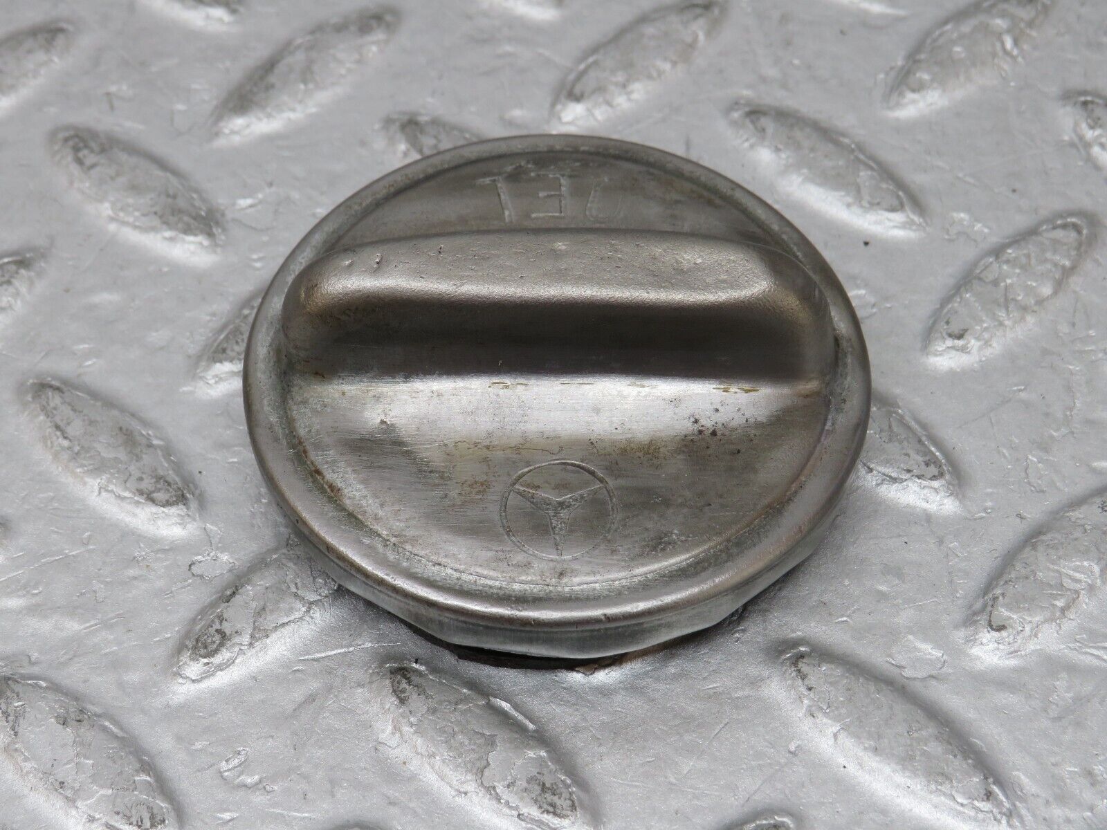 35733 Mercedes-Benz W108 Engine Oil Filler Cap