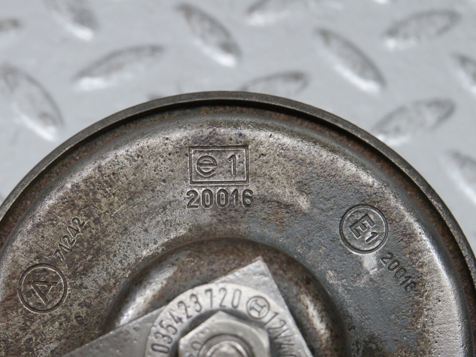 30872 Mercedes-Benz W201 190E 2.0L Horn Bosch 20016