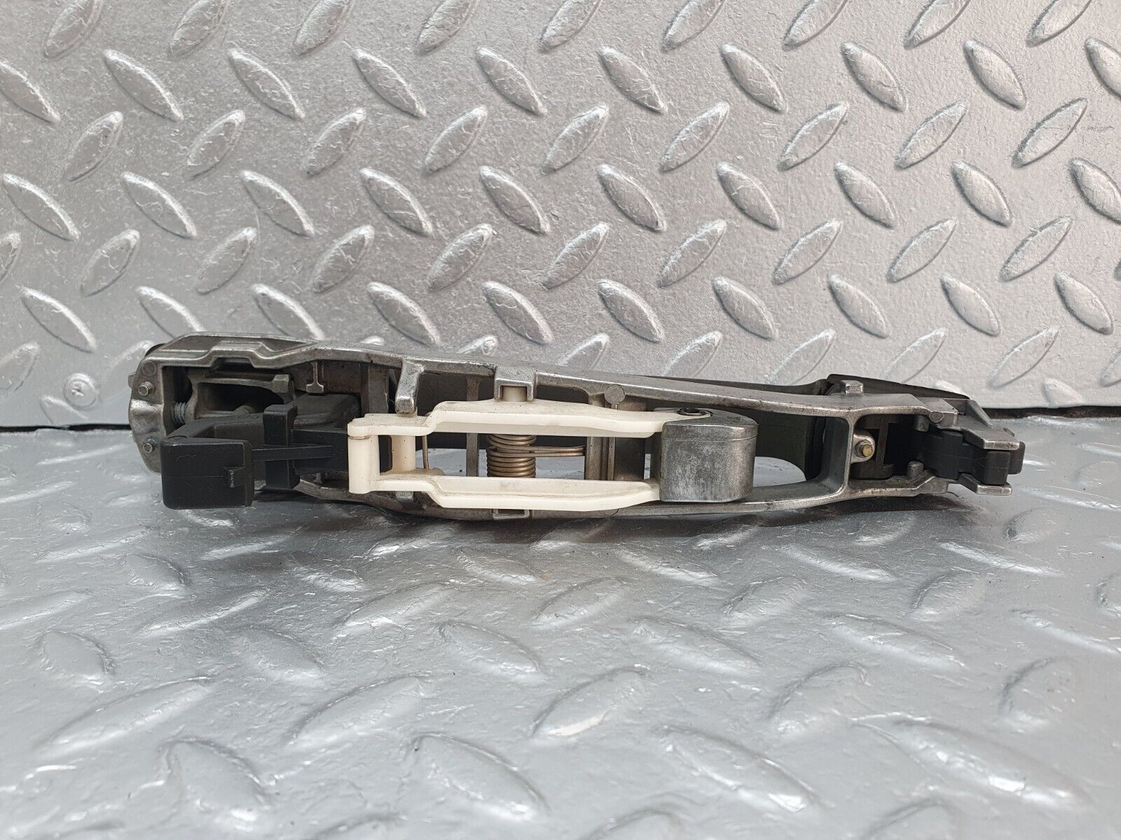 41494 Mercedes-Benz W124 200E Rear Left Door Exterior Handle