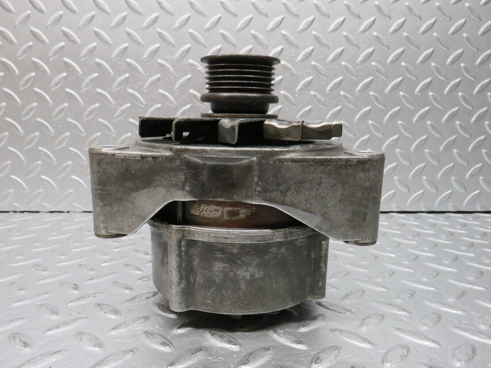 32673 Mercedes-Benz S124 300TE Wagon Generator Alternator Bosch 0120489328