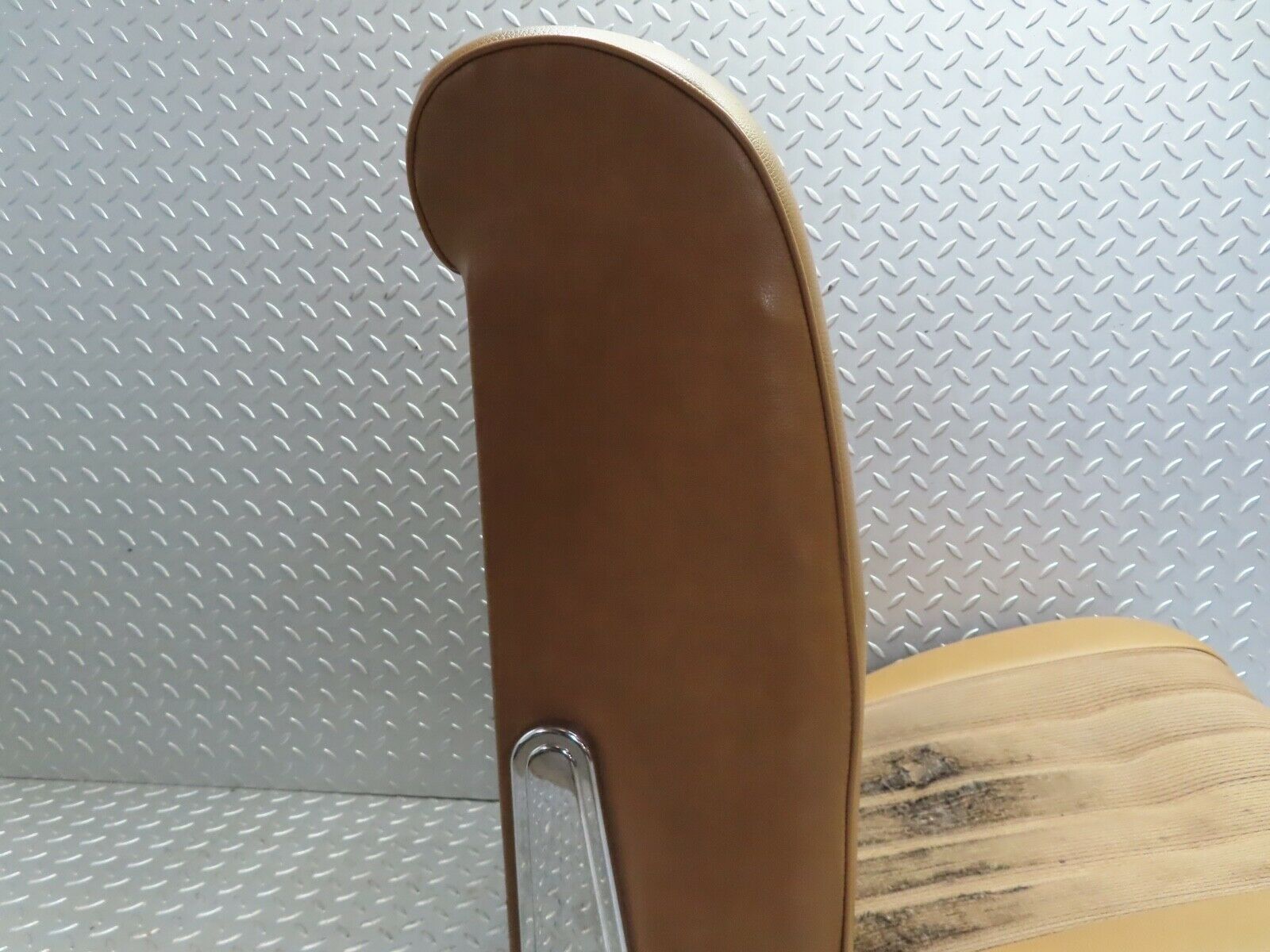 20218 Mercedes-Benz W114 280CE Coupe Front Right Seat Beige