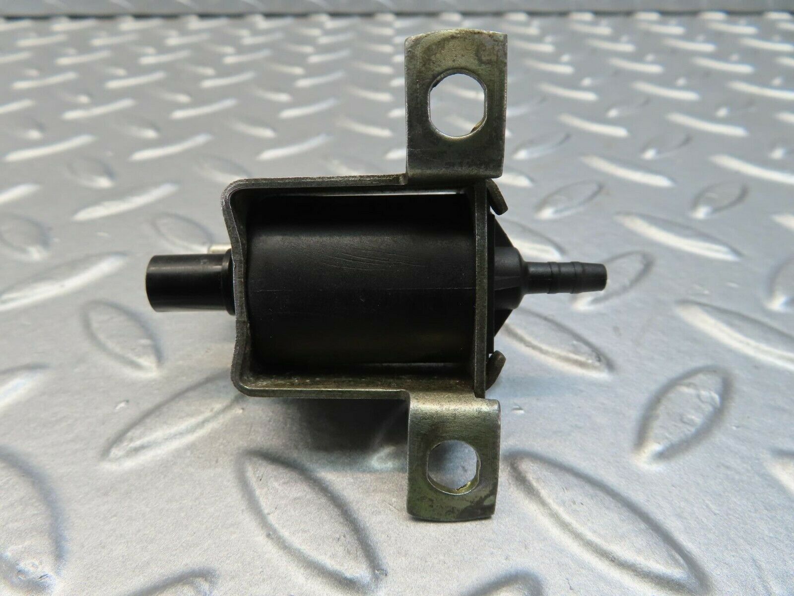 11503 Mercedes-Benz C123 230CE Coupe Vacuum Control Valve Pierburg 0015407097