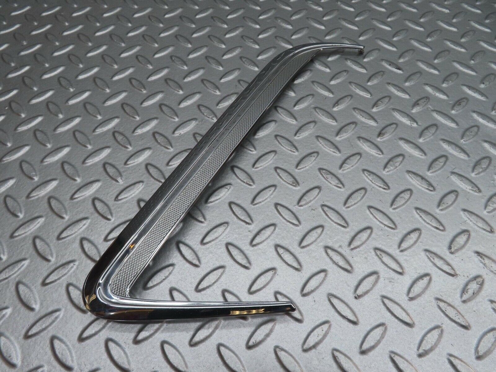 13069 Mercedes-Benz W111 220S C Pillar Chrome Trim Right Side 1116900489