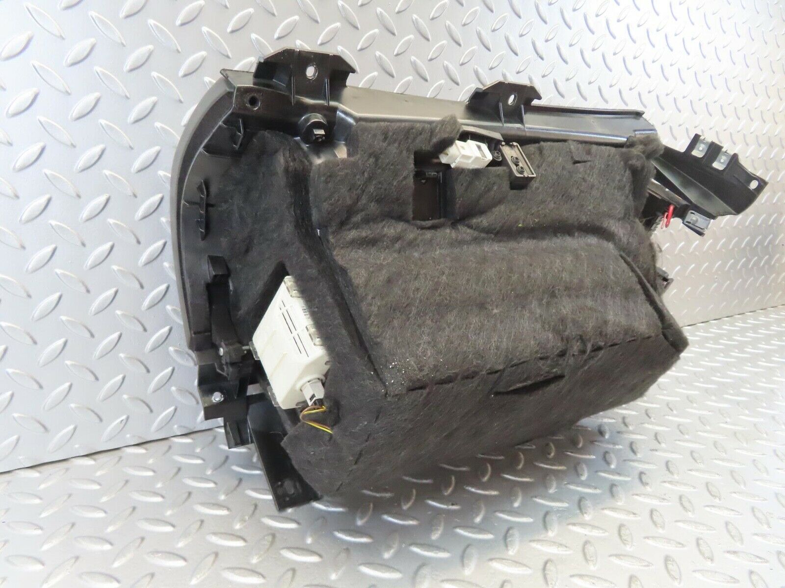 11072 Mercedes-Benz W221 S320 Glove Box
