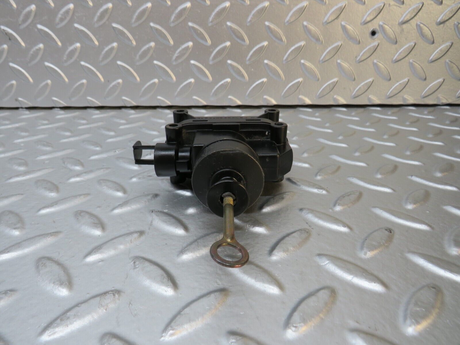 30275 Mercedes-Benz W124 230E Door Lock Vacuum Actuator Front Left