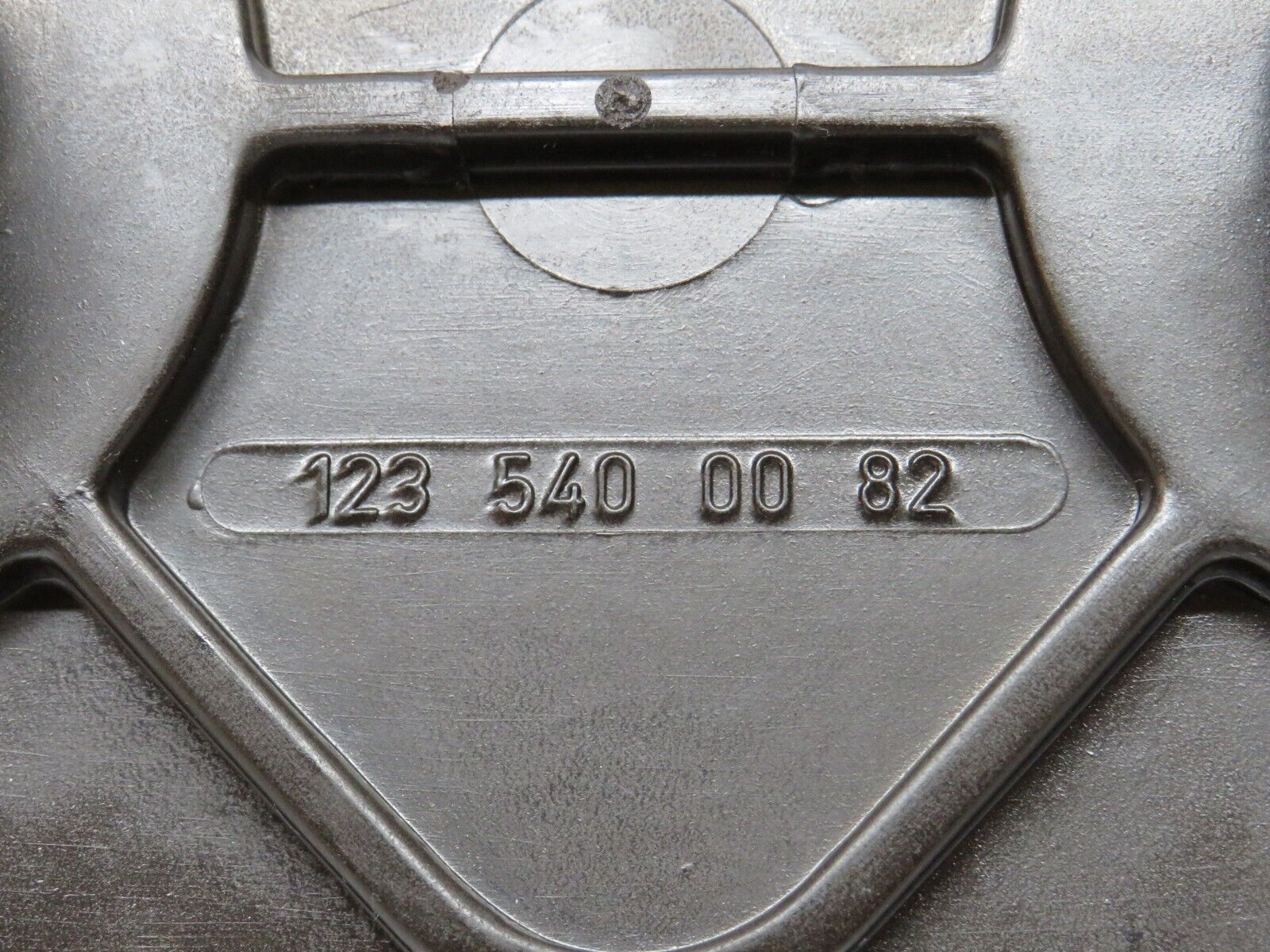 31998 Mercedes-Benz W123 230E Fuse Box Cover Lid 1235400082