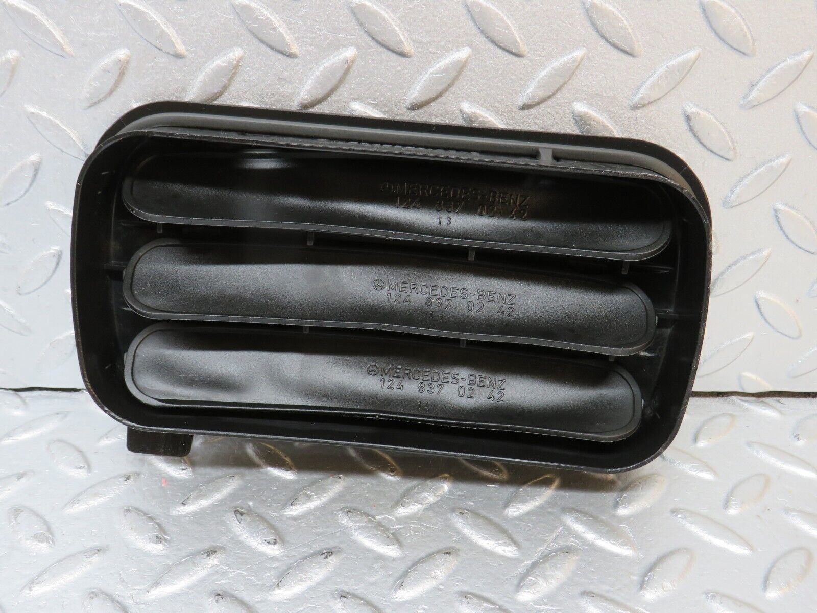 39682 Mercedes-Benz R129 320SL Coupe Air Intake Vent 1248370230 1248370242