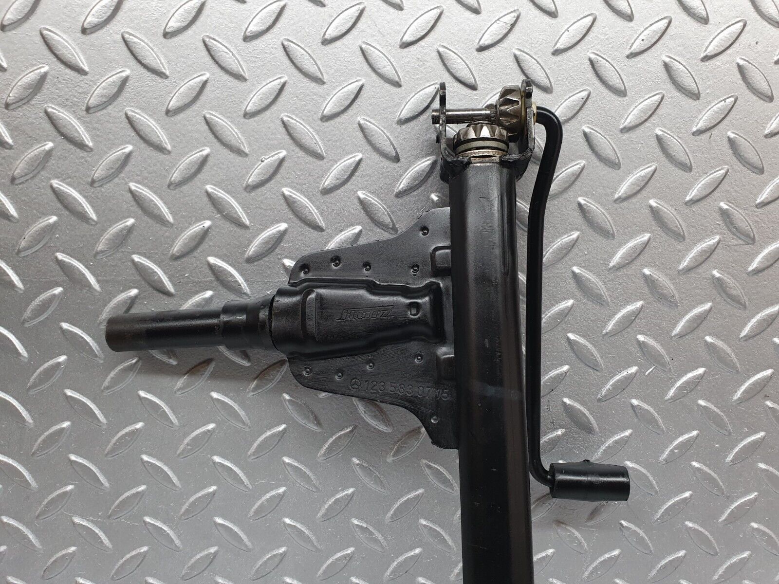 41015 Mercedes-Benz W126 300SE Car Jack 1235830715