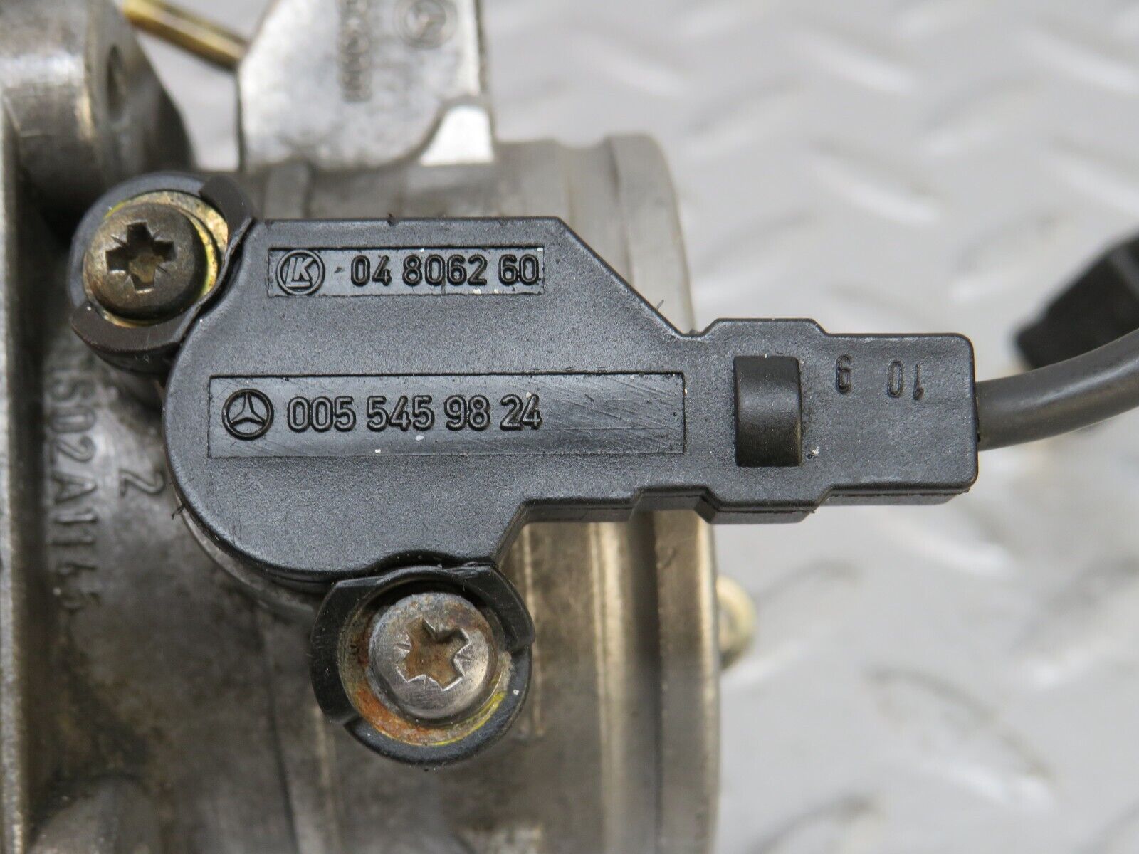 36673 Mercedes-Benz W201 190E 2.0L Throttle Body Valve & Sensor 0021400453 0055459824 240124/001/002