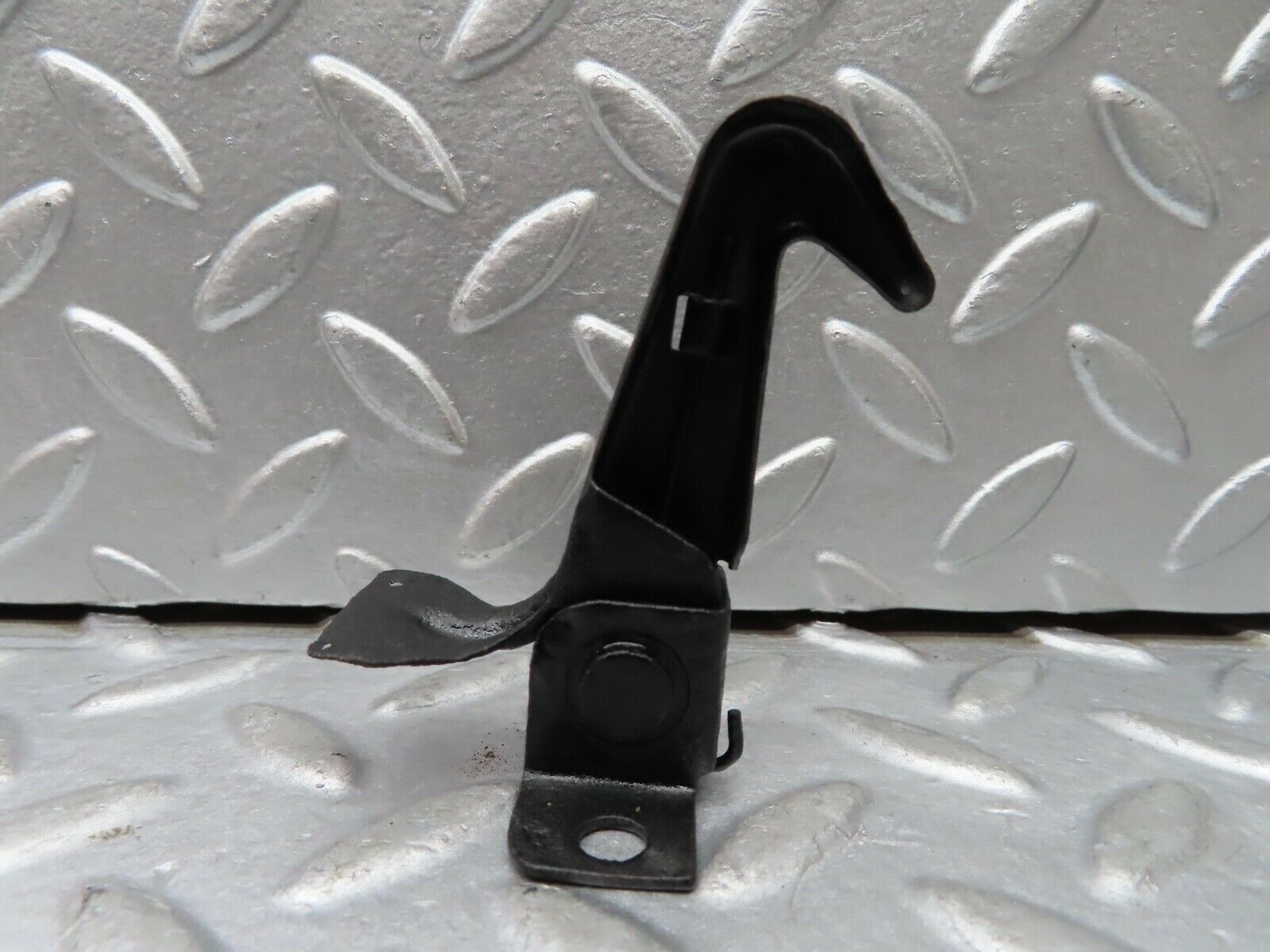 20483 Mercedes-Benz W114 280CE Coupe Bonnet Safety Latch