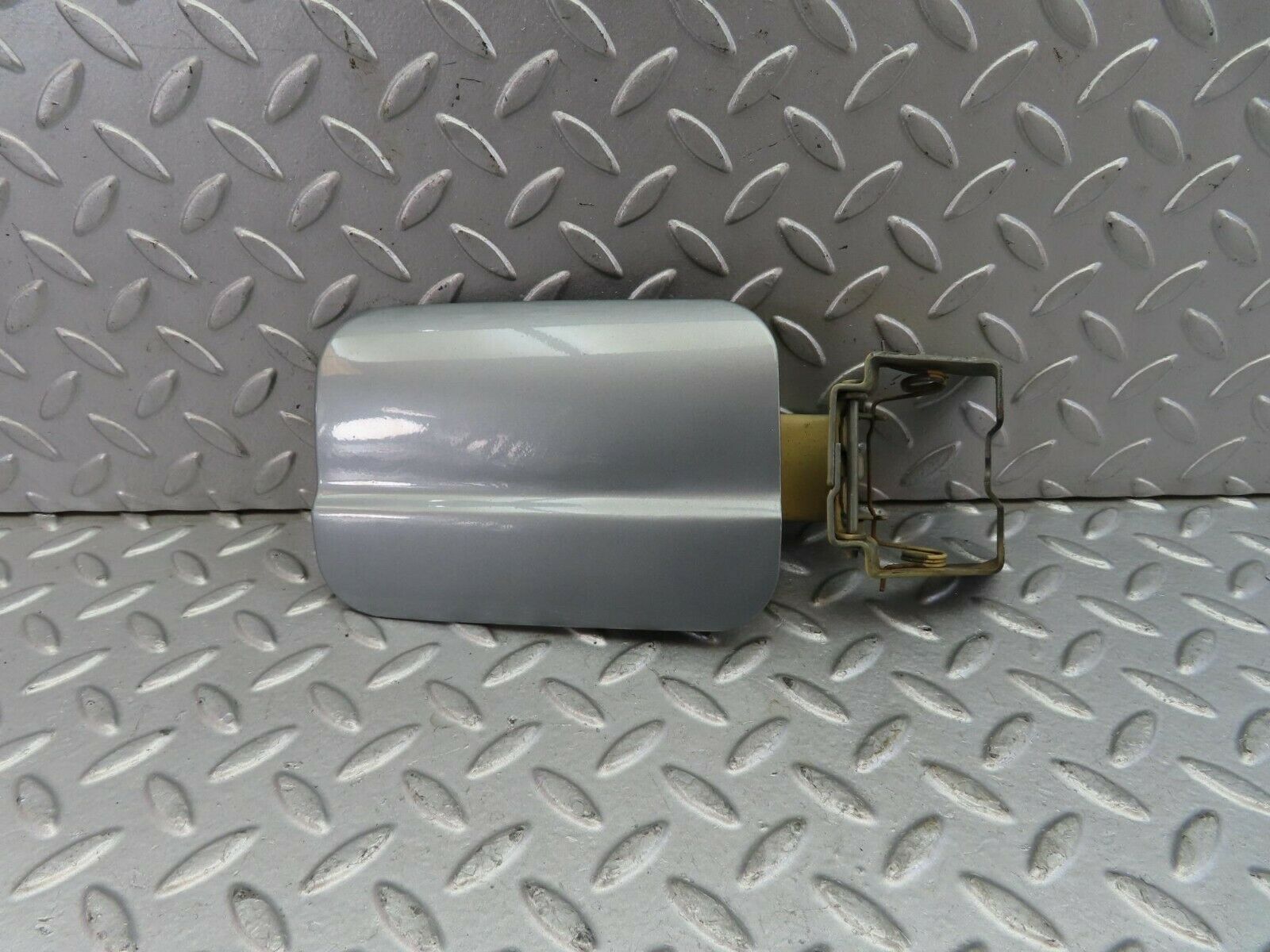 9550 Mercedes-Benz C123 280CE Coupe Fuel Tank Flap Cap 1235840039