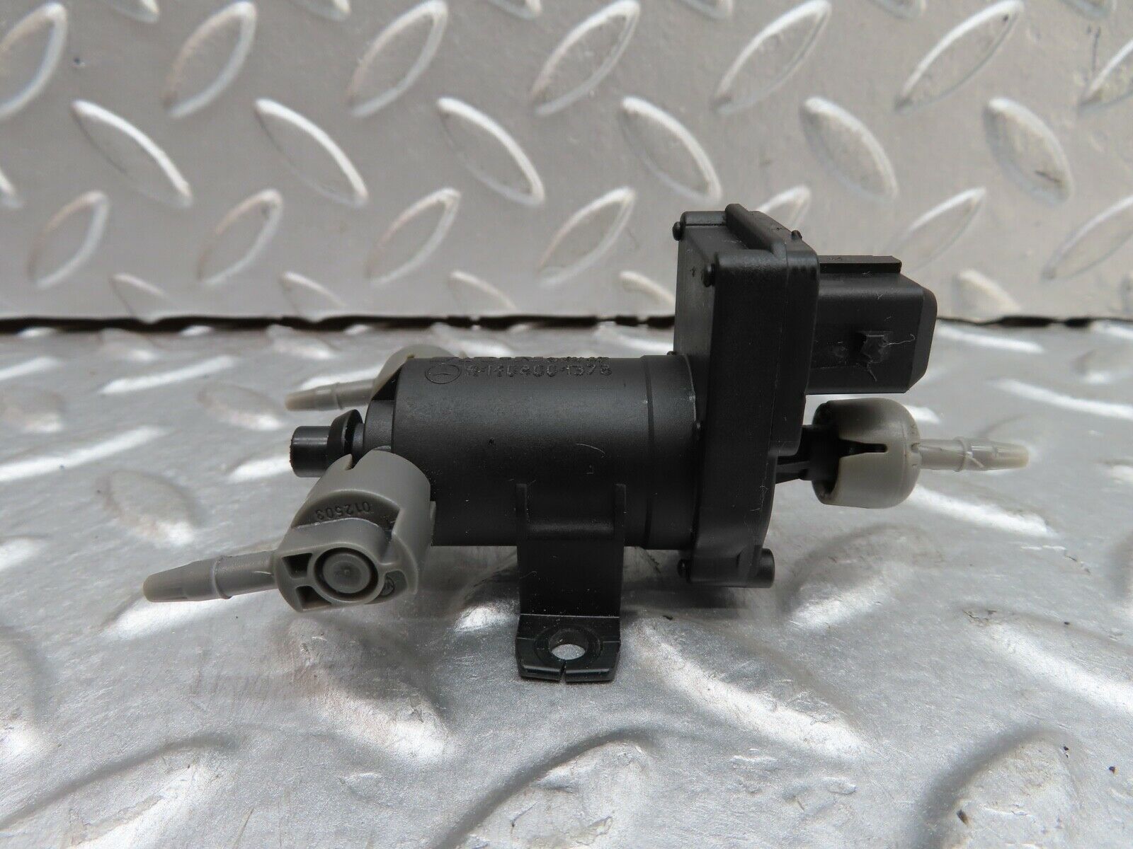 19371 Mercedes-Benz C140 CL420 Coupe Vacuum Pressure Valve 1408001378