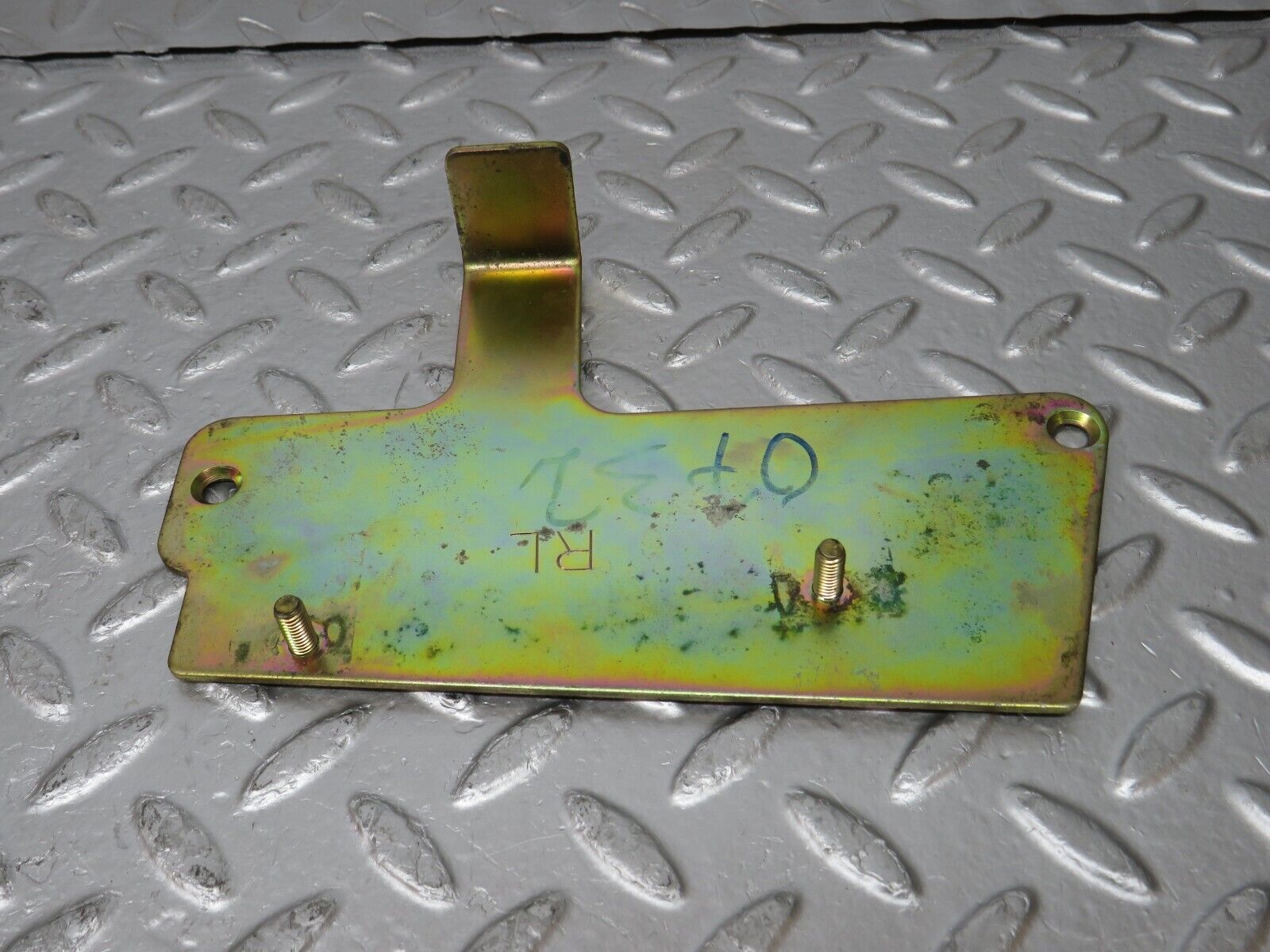 31270 Mercedes-Benz S124 220TE Wagon ECU Engine Control Unit Bracket