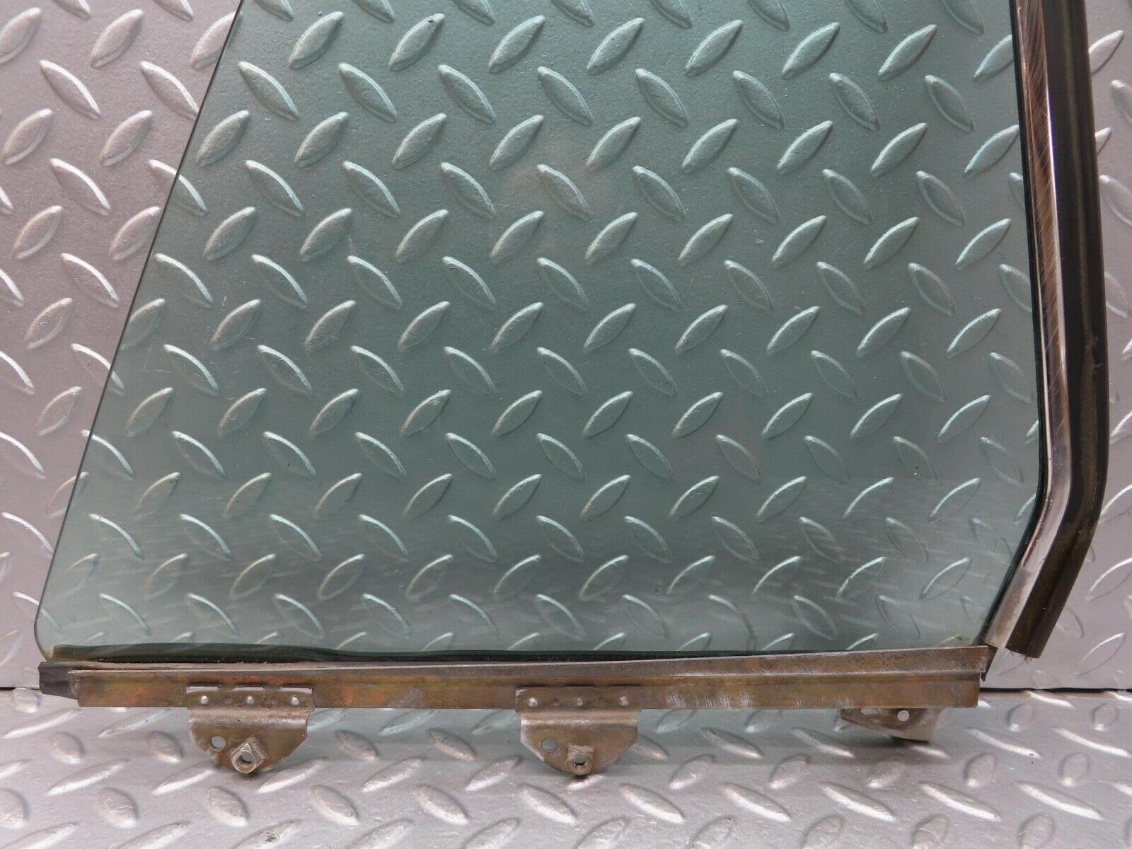 14121 Mercedes-Benz C107 280SLC Rear Right Quarter Window Glass