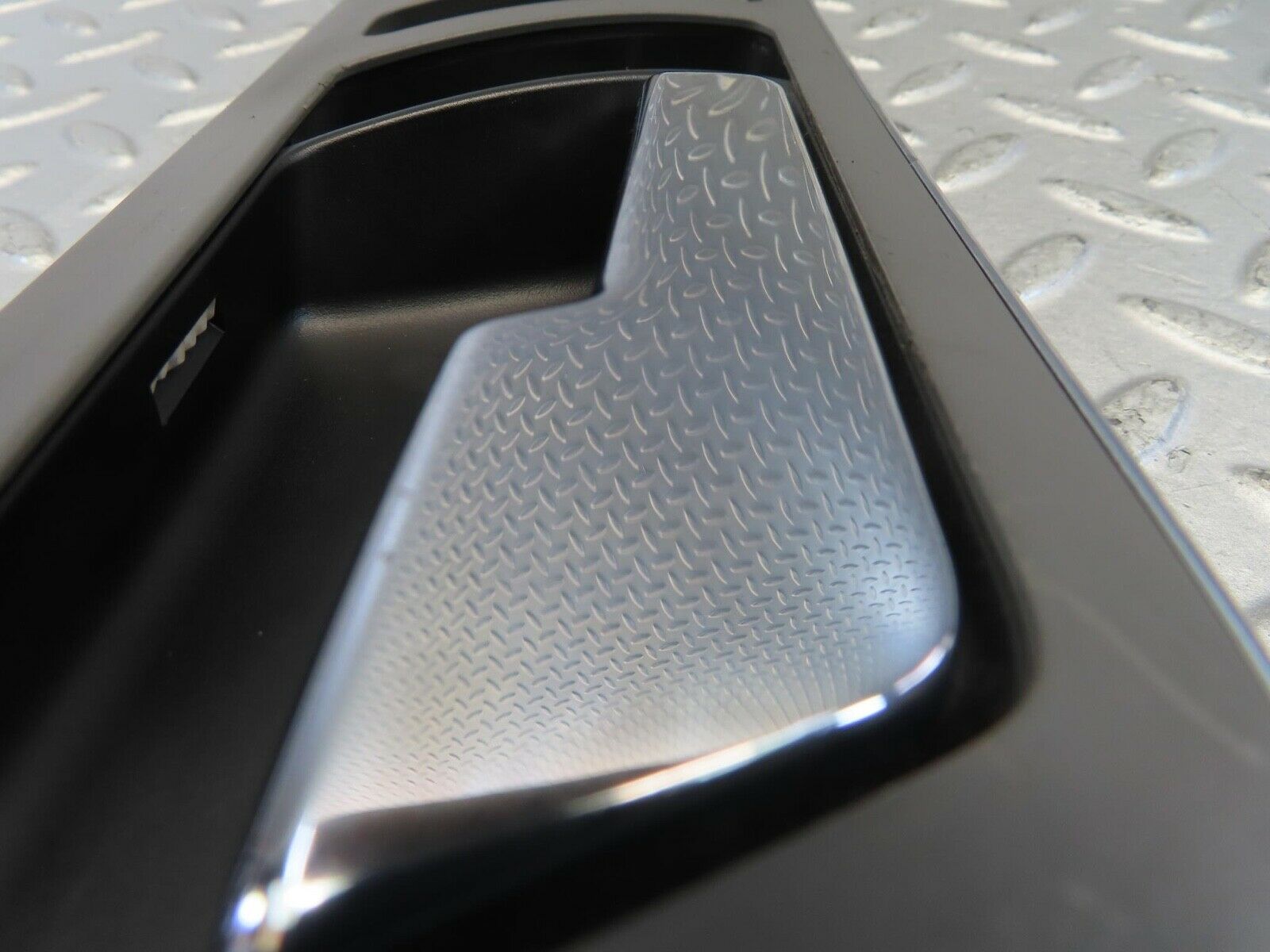 11107 Mercedes-Benz W221 S320 Front Left Door Handle 2217205748