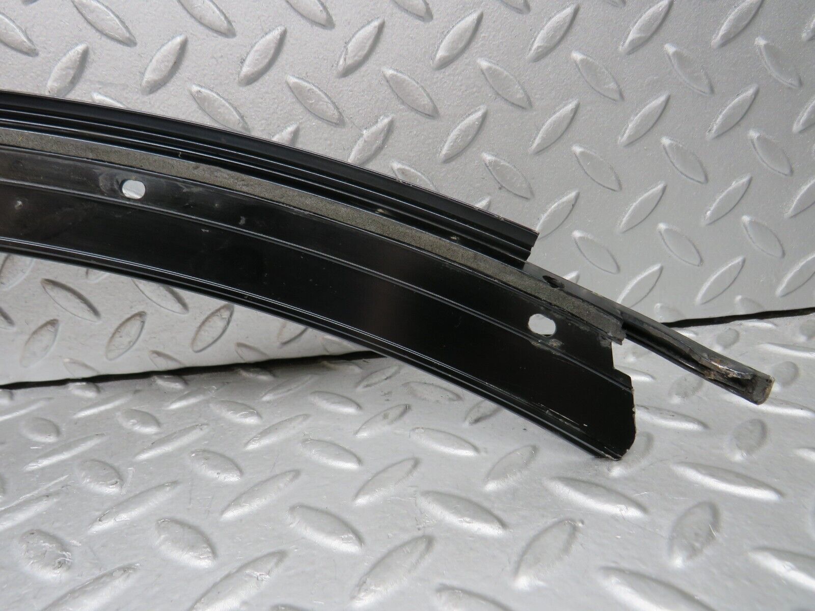 37889 Mercedes-Benz A124 320E Cabriolet Windscreen Top Moulding Trim