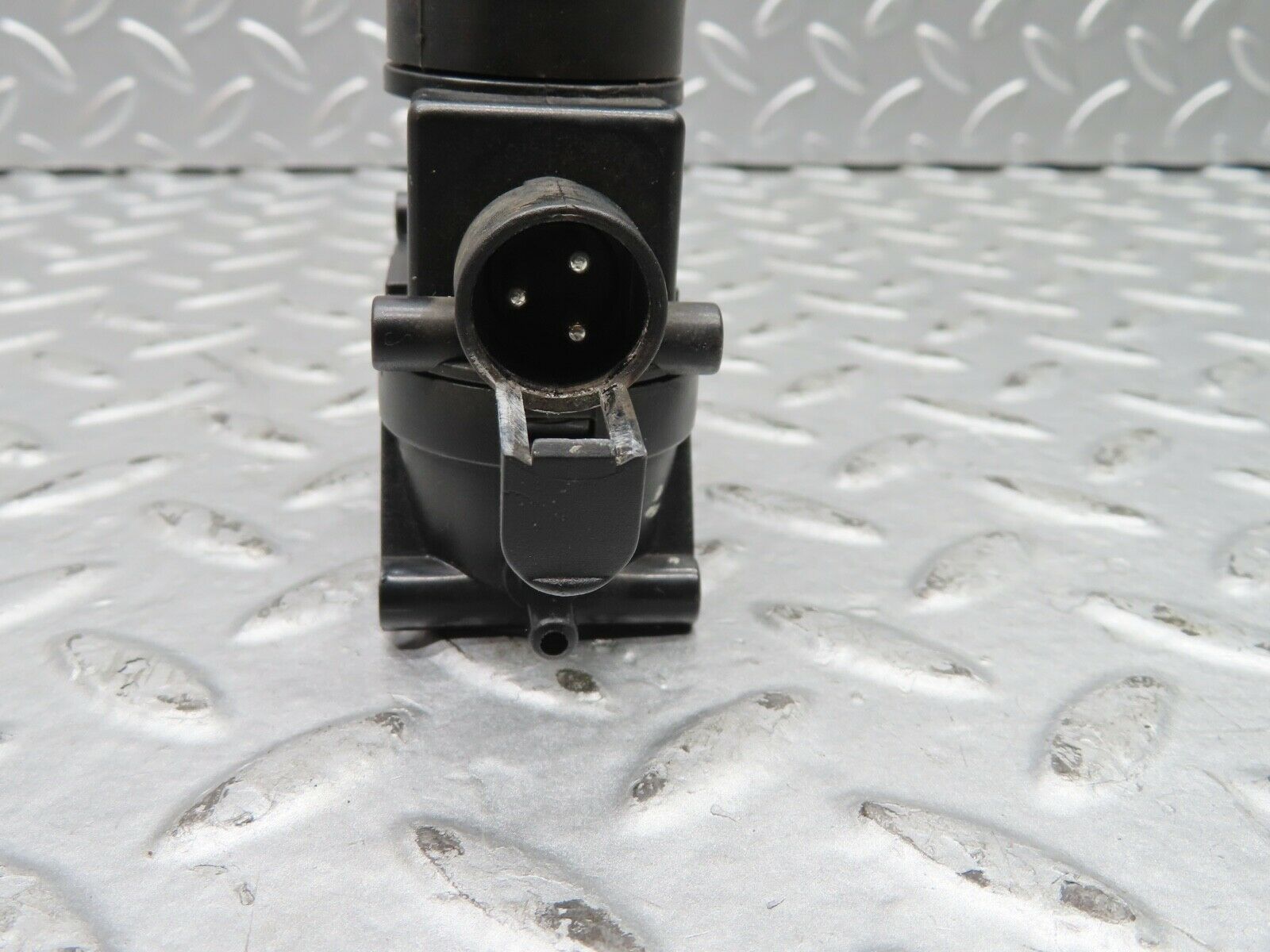 21443 Mercedes-Benz W126 300SE Front Door Lock Vacuum Actuator