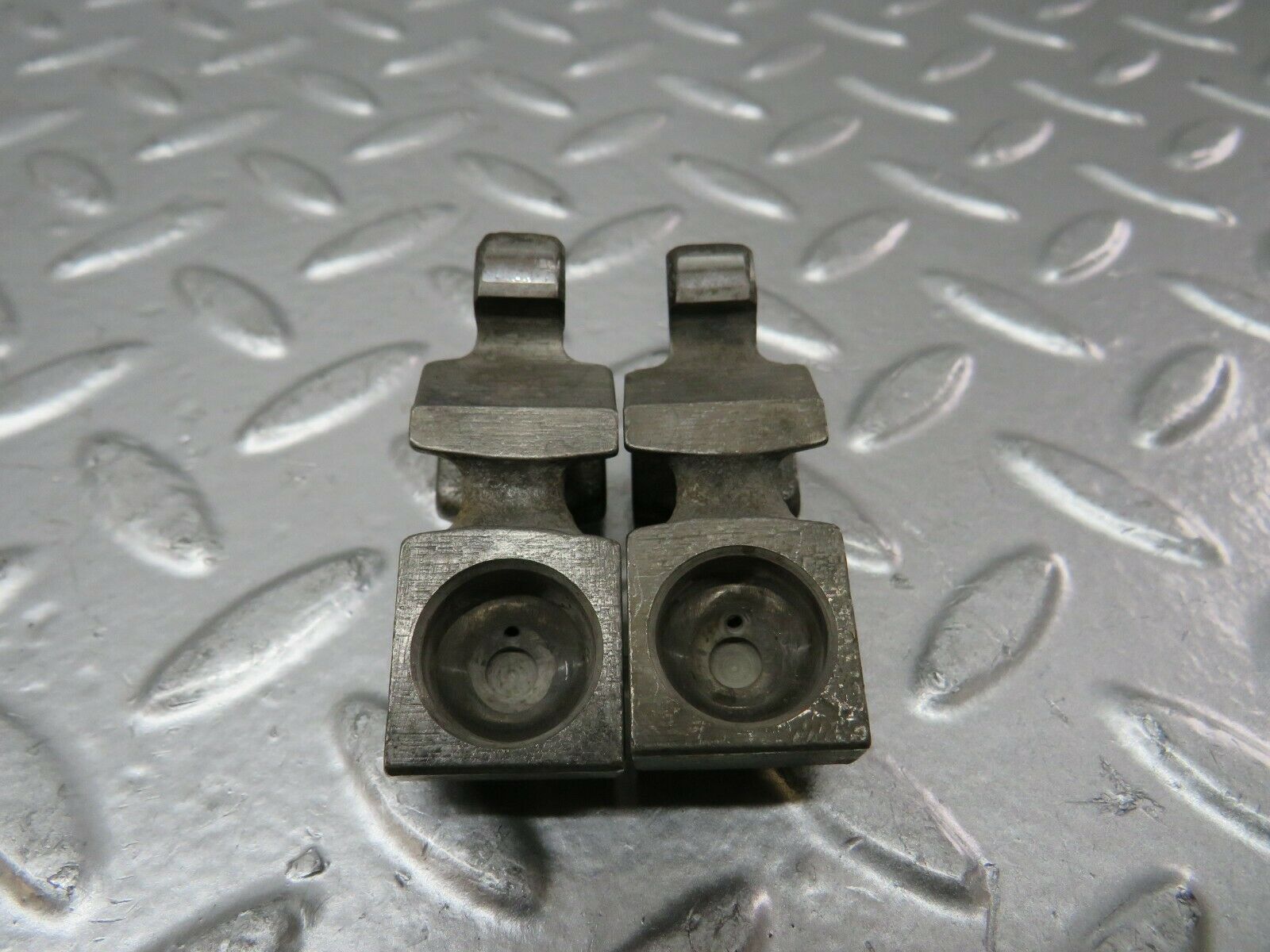 23575 Mercedes-Benz W114 280E Valve Rocker Arm With Retaining Spring