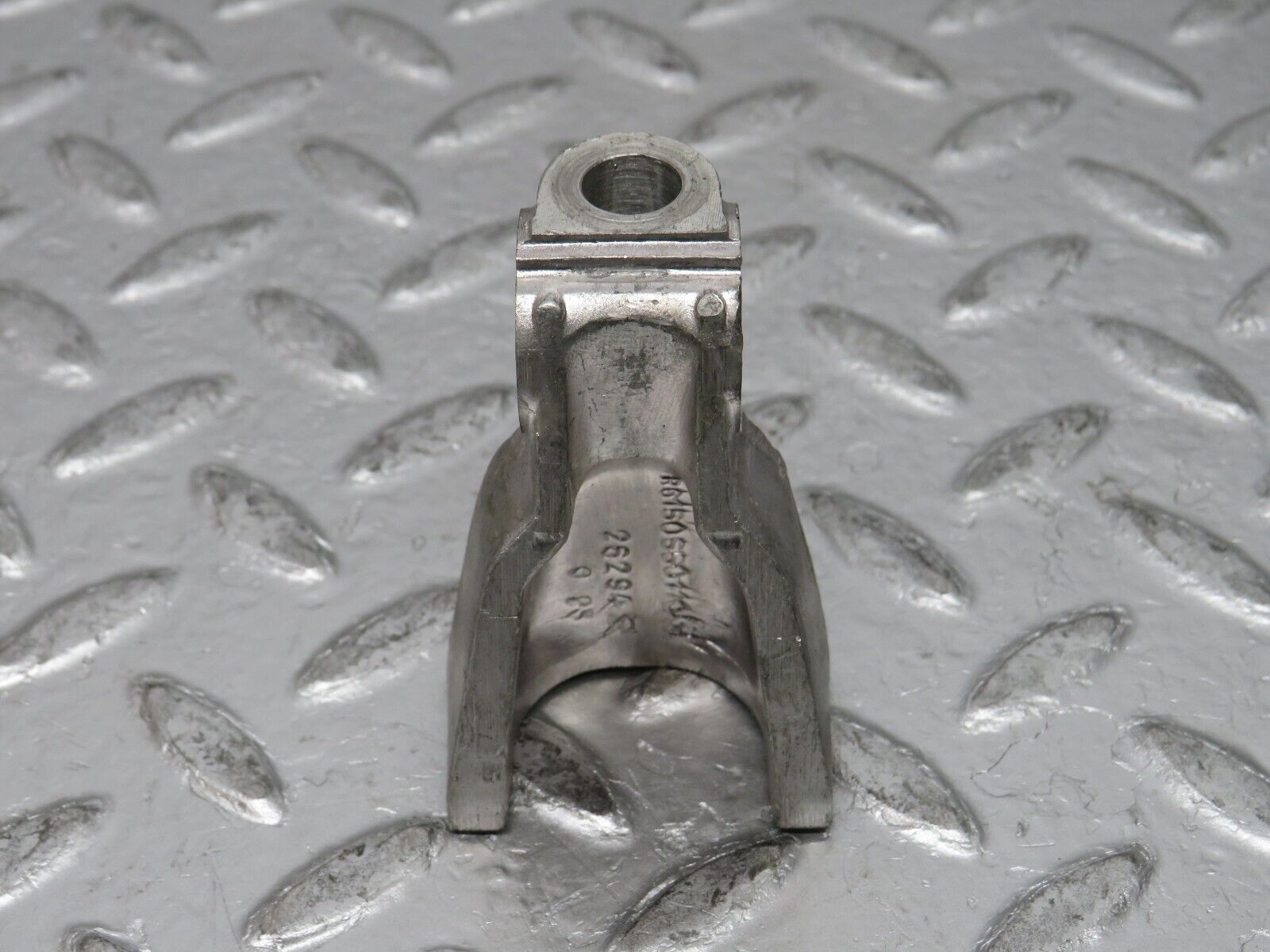 0276 Mercedes-Benz W123 220D Rocker Arm Support 6150550110