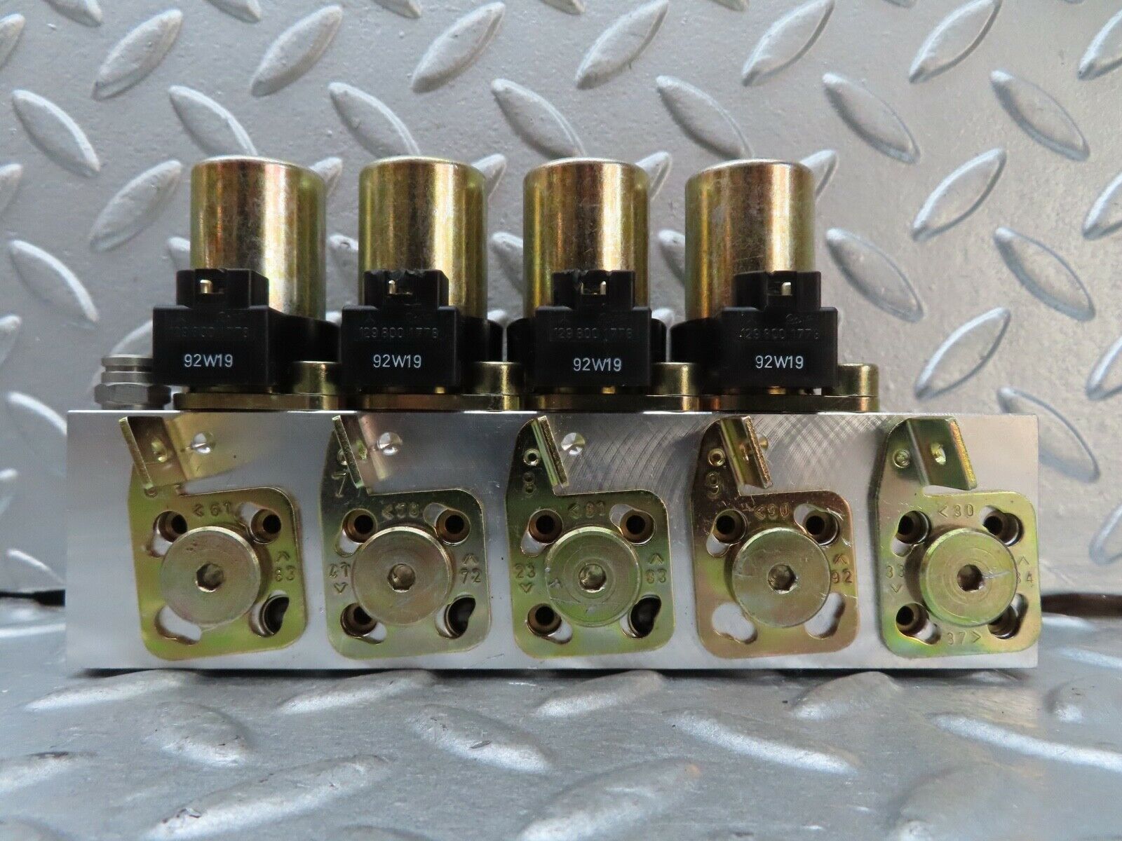 17473 Mercedes-Benz R129 300SL Coupe Soft Top Hydraulic Valve Block Left Side