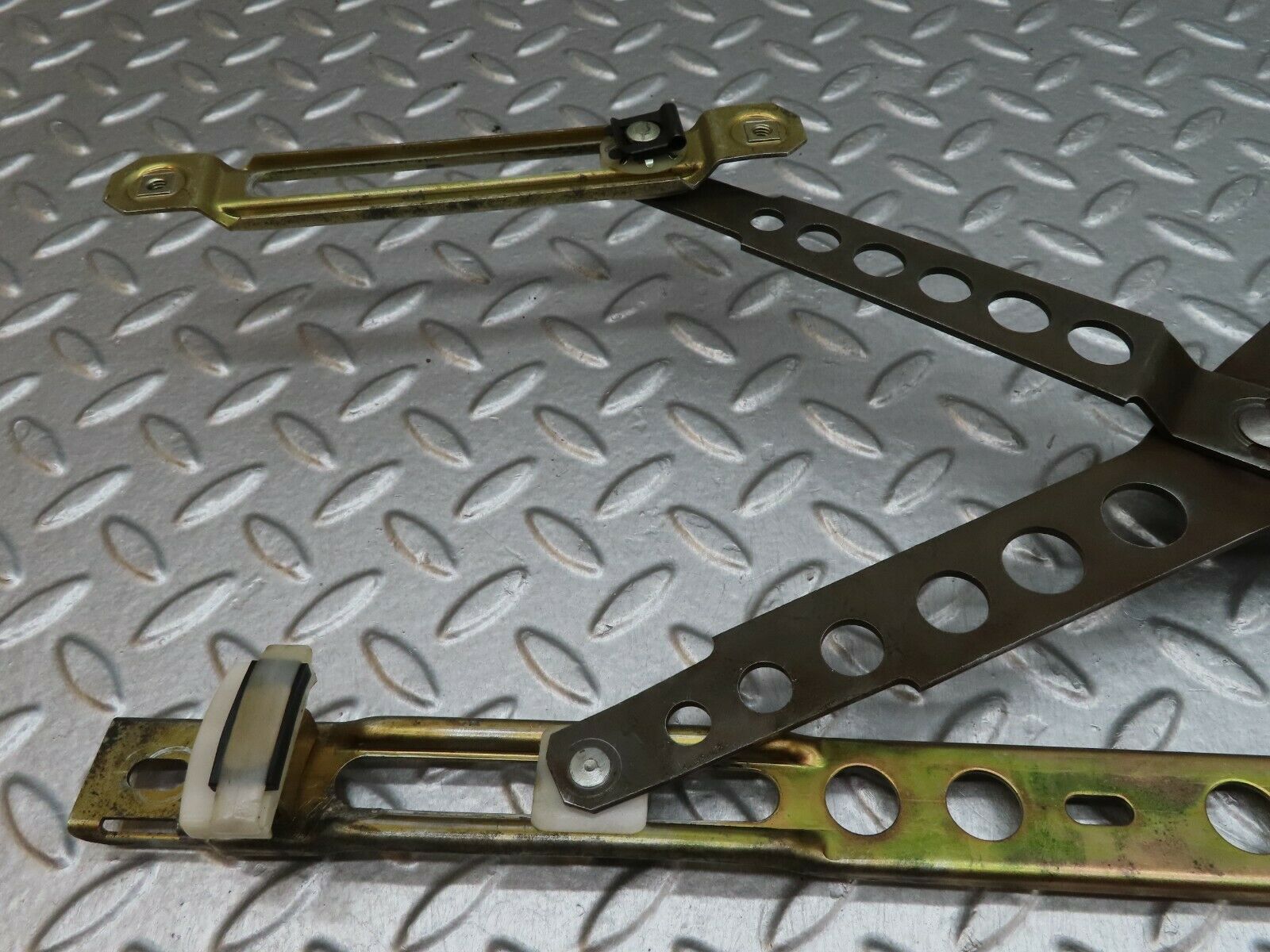 18043 Mercedes-Benz W123 200 Front Left Manual Window Regulator 1237200346