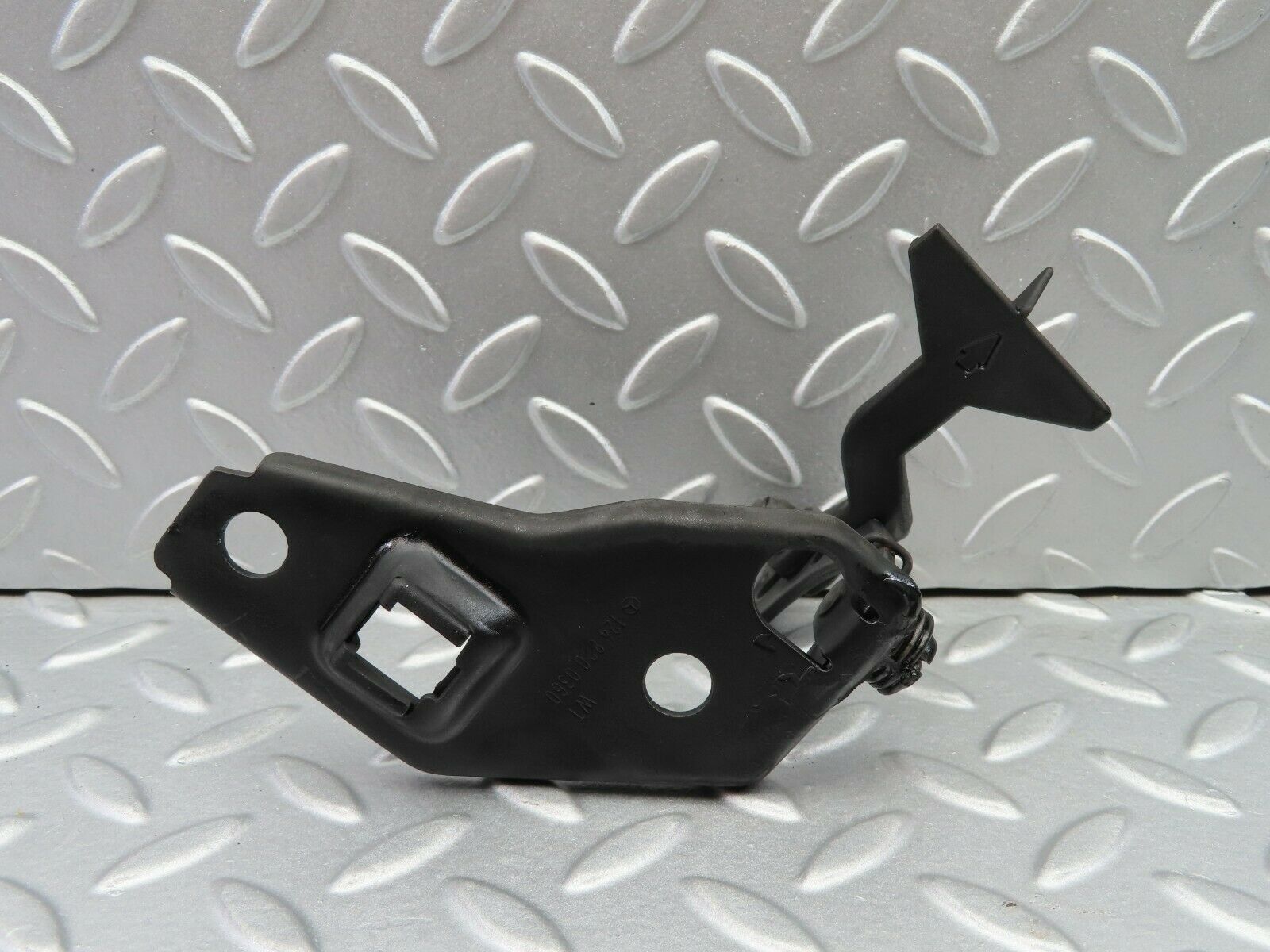 6808 Mercedes-Benz S124 E220 Wagon Hood Release Latch 1248800360