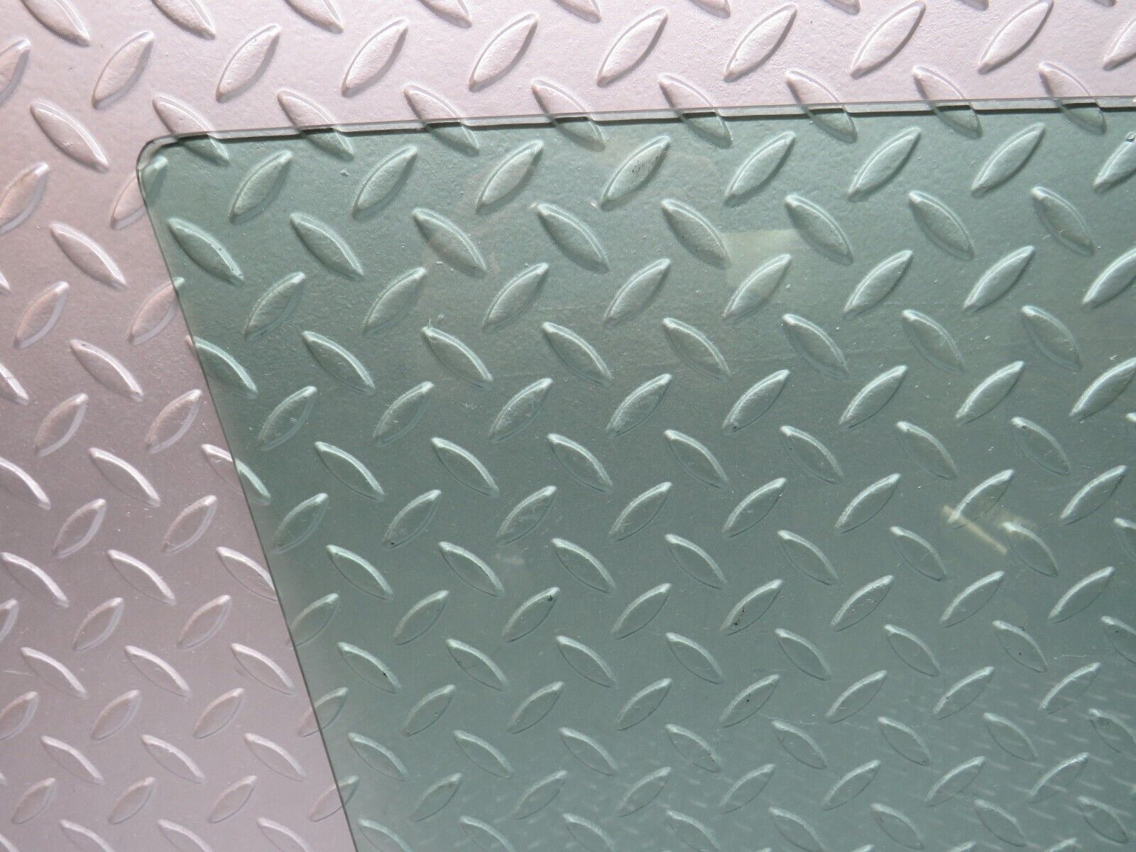 39070 Mercedes-Benz W201 190E 2.6L Front Left Door Window Glass